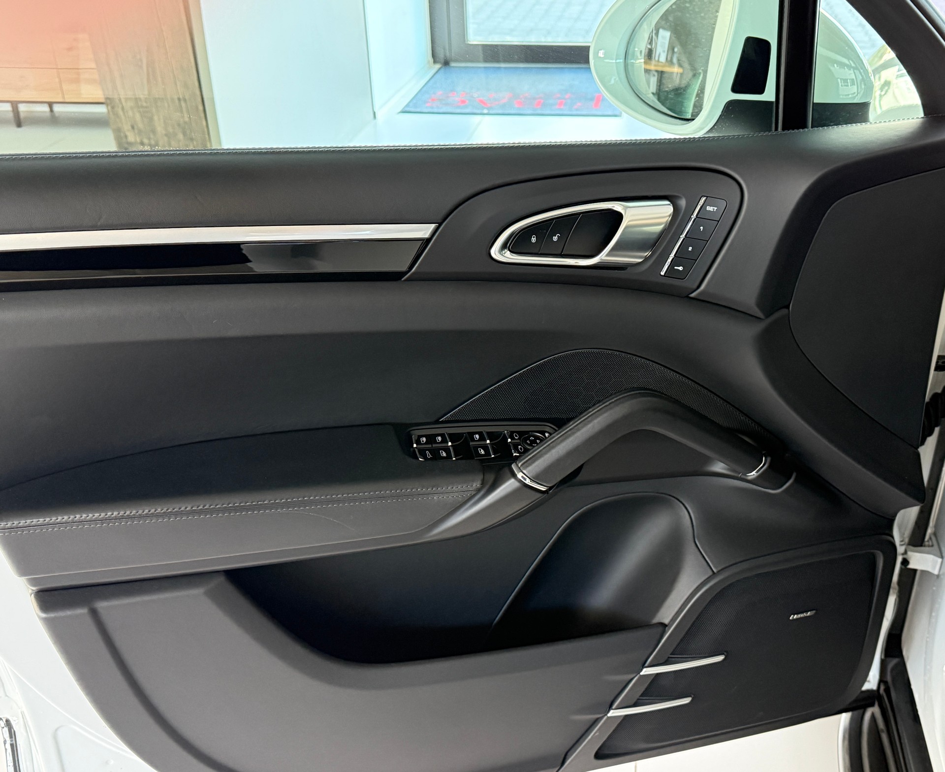PORSCHE Cayenne Diesel Platinum Edition ***CH-Fahrzeug aus 1. Hand***Panoramadach***Luftfederung***-image-7