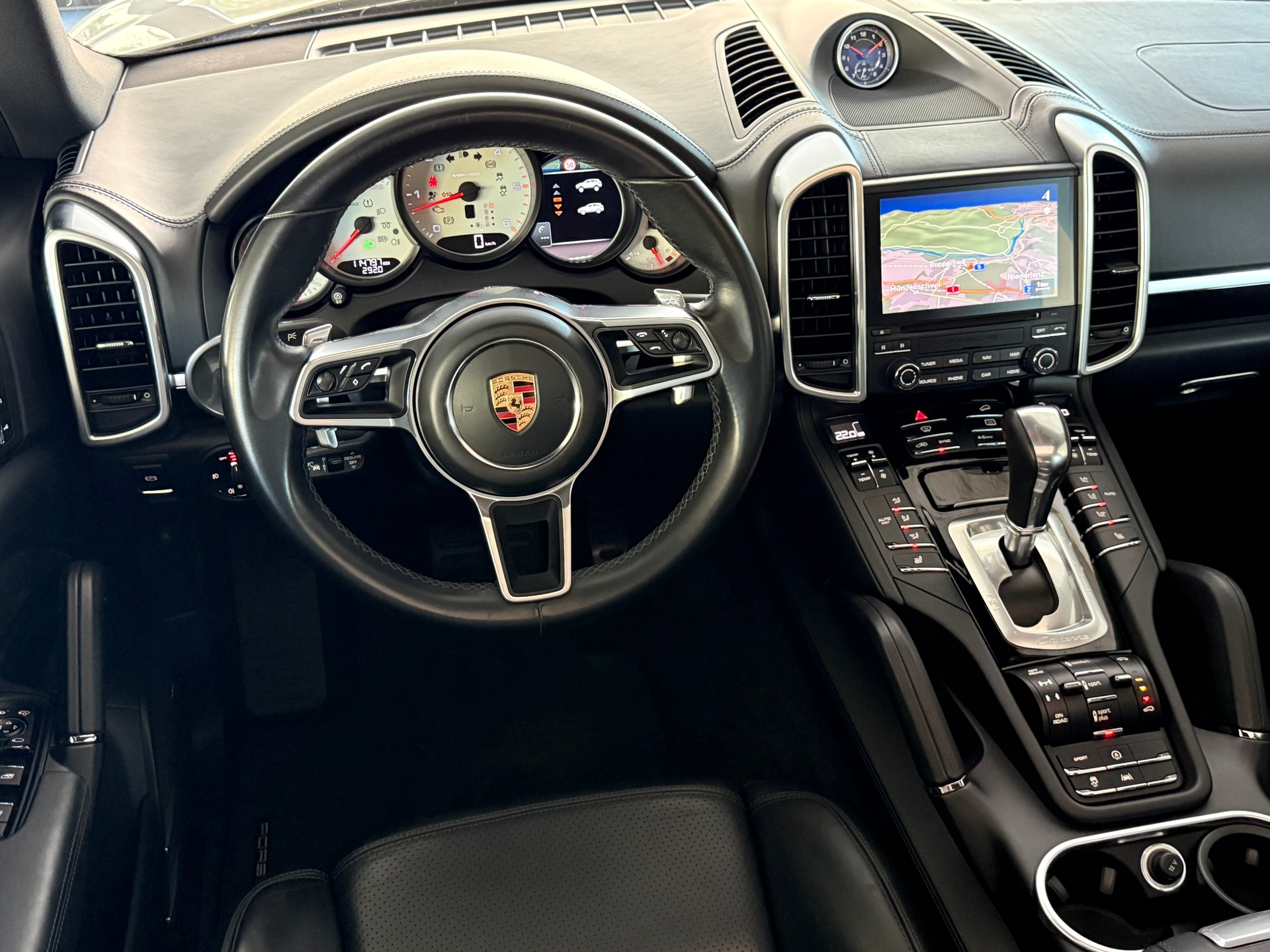 PORSCHE Cayenne Diesel Platinum Edition ***CH-Fahrzeug aus 1. Hand***Panoramadach***Luftfederung***-image-15