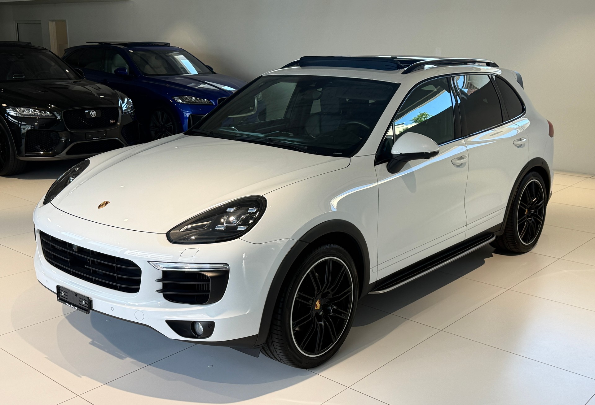 PORSCHE Cayenne Diesel Platinum Edition ***CH-Fahrzeug aus 1. Hand***Panoramadach***Luftfederung***-showroom-element-2