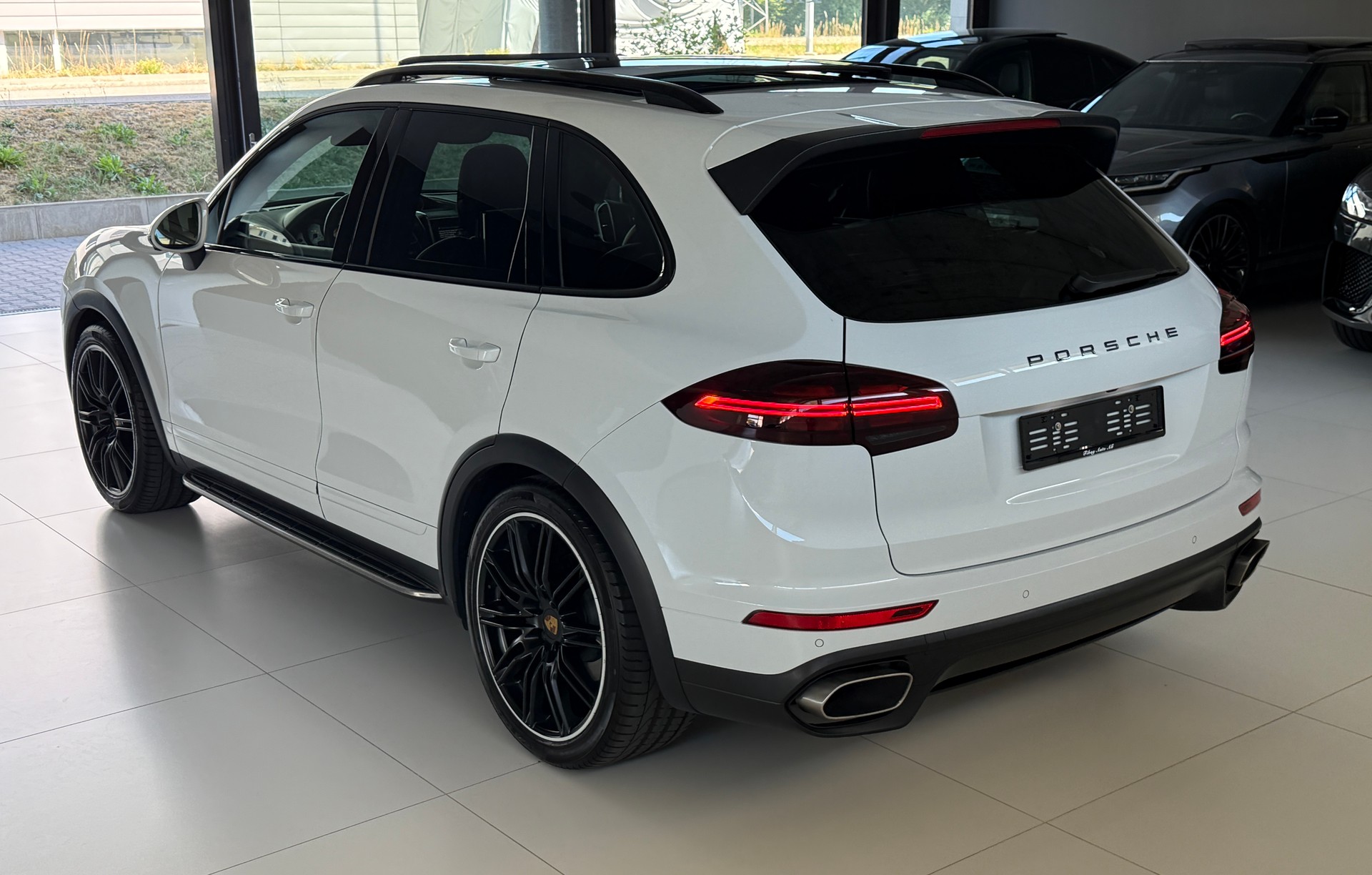 PORSCHE Cayenne Diesel Platinum Edition ***CH-Fahrzeug aus 1. Hand***Panoramadach***Luftfederung***-image-39