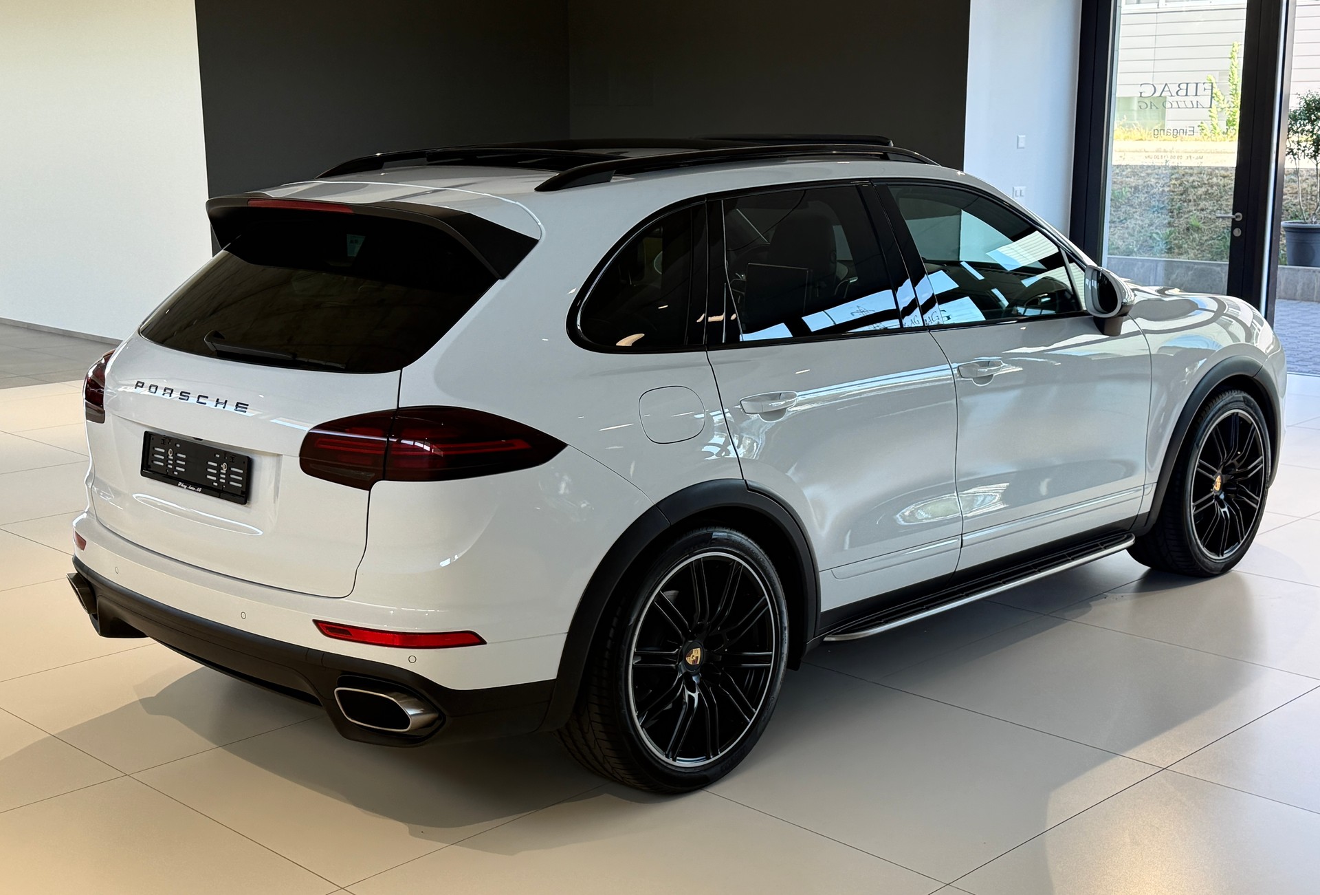 PORSCHE Cayenne Diesel Platinum Edition ***CH-Fahrzeug aus 1. Hand***Panoramadach***Luftfederung***-image-45