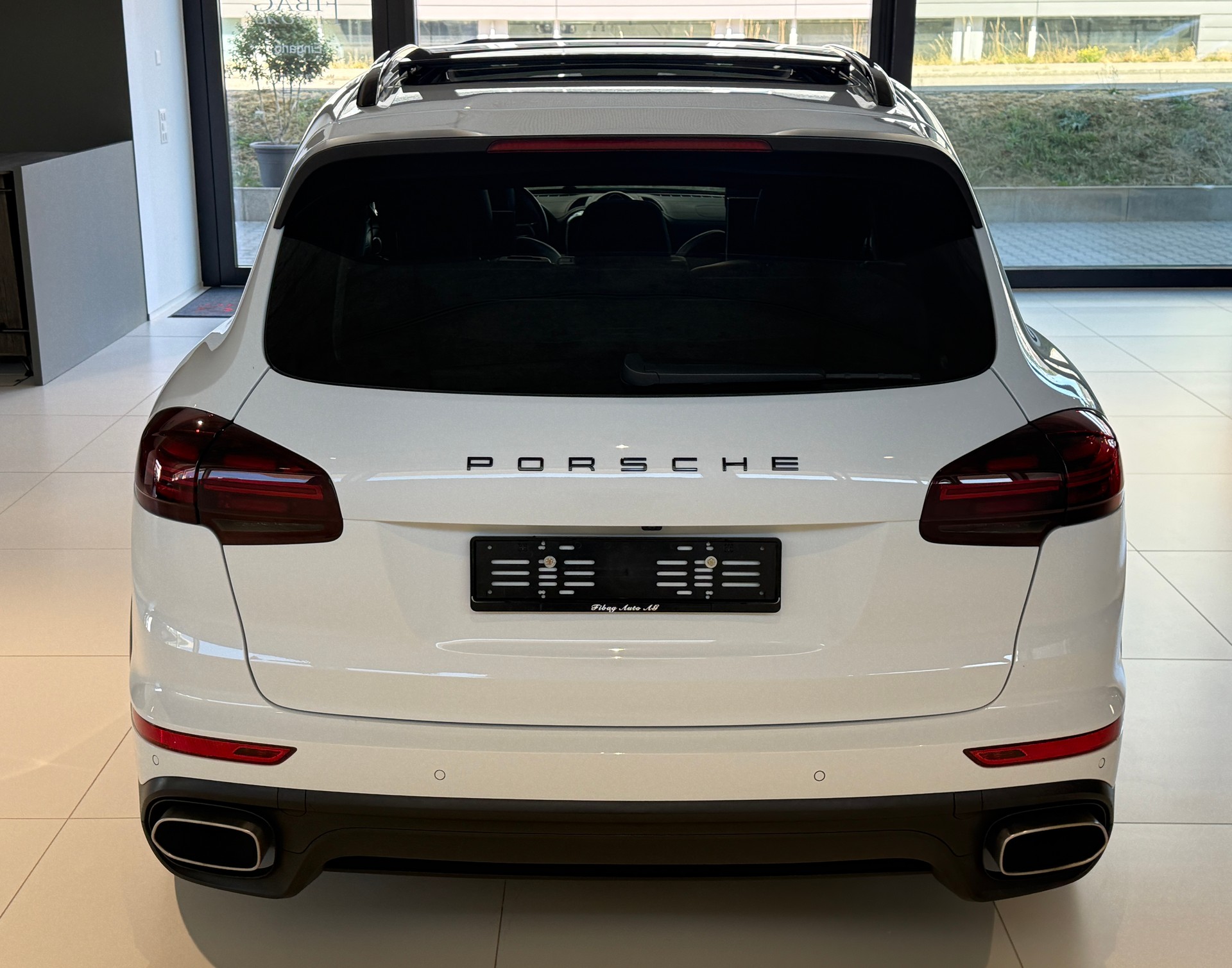 PORSCHE Cayenne Diesel Platinum Edition ***CH-Fahrzeug aus 1. Hand***Panoramadach***Luftfederung***-image-40