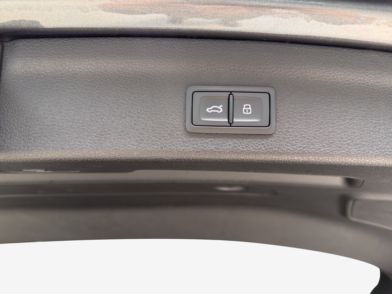 AUDI Q3 45 TFSI e S line S-tronic-image-13
