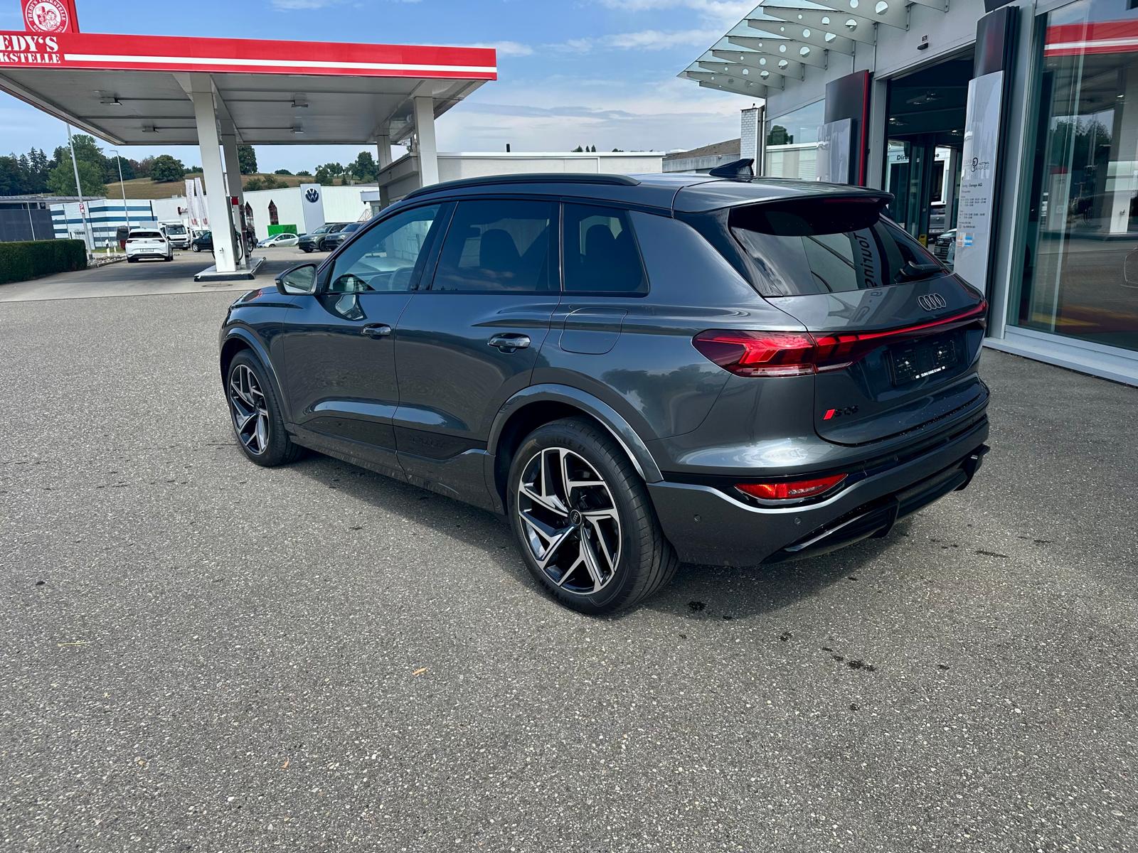 AUDI SQ6 e-tron quattro-showroom-element-2