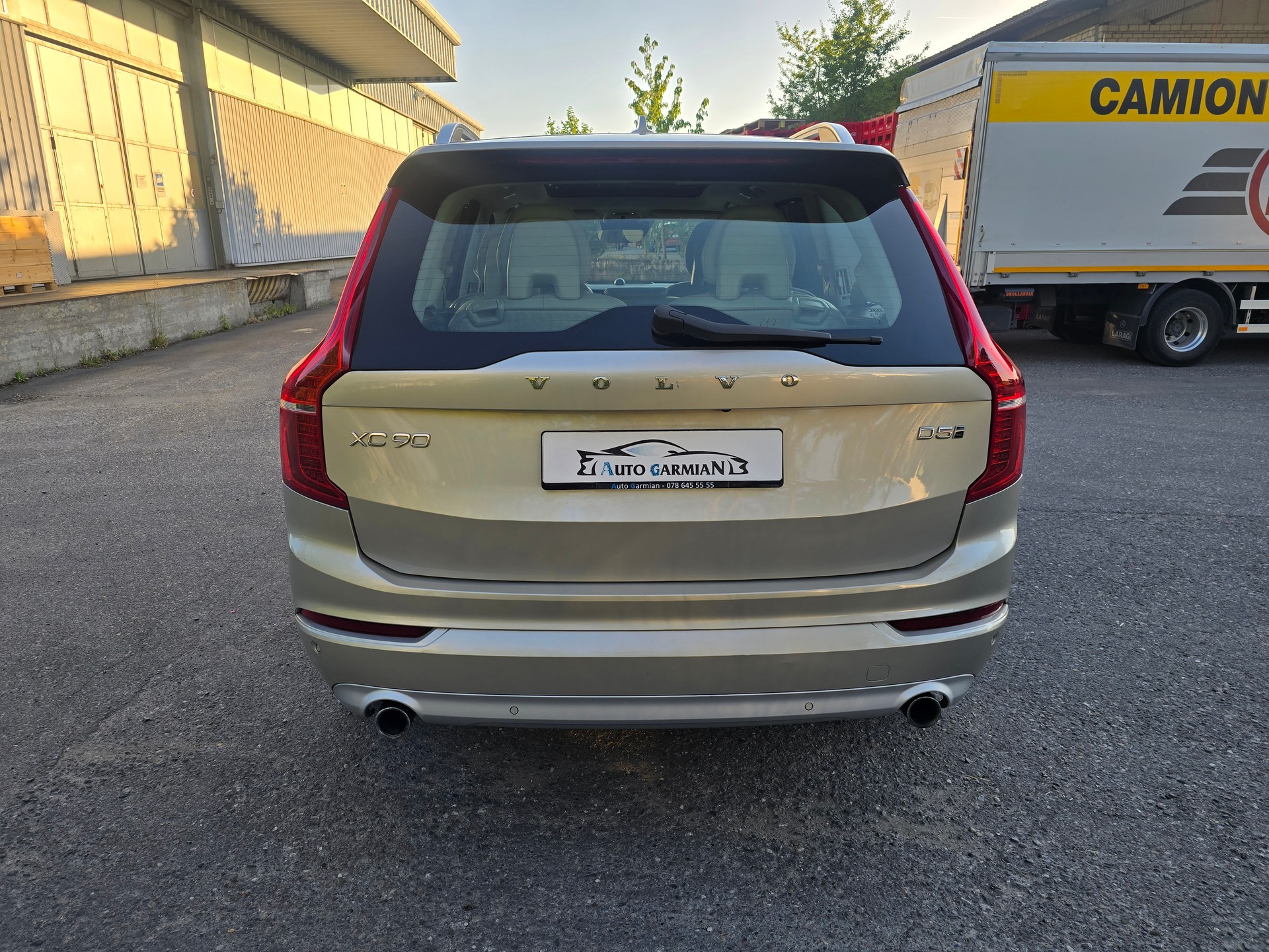 VOLVO XC90 D5 AWD Momentum Geartronic-showroom-element-3