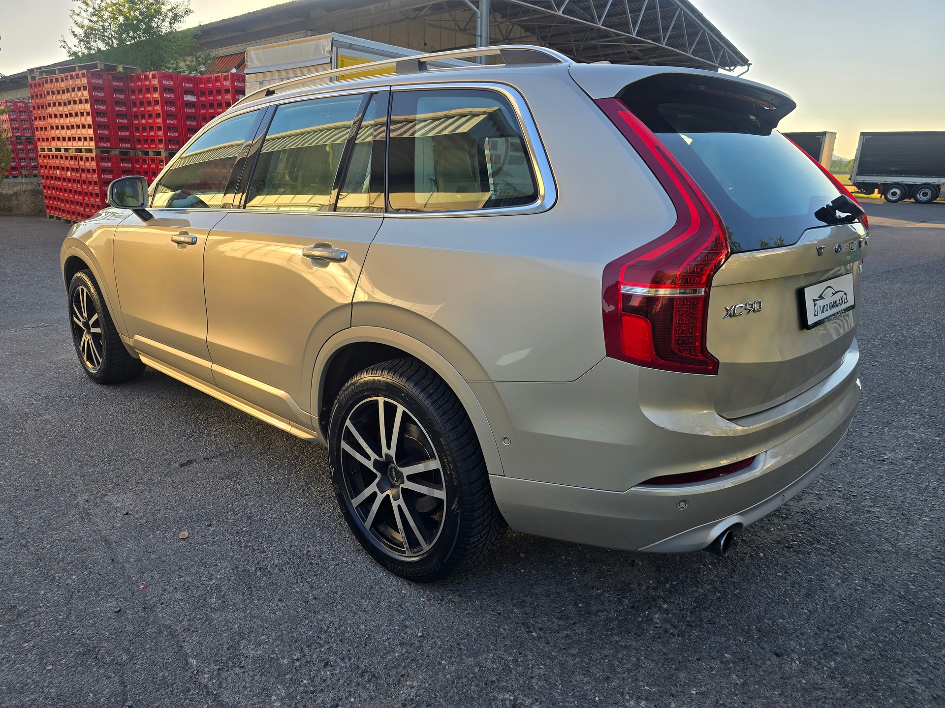 VOLVO XC90 D5 AWD Momentum Geartronic-image-4