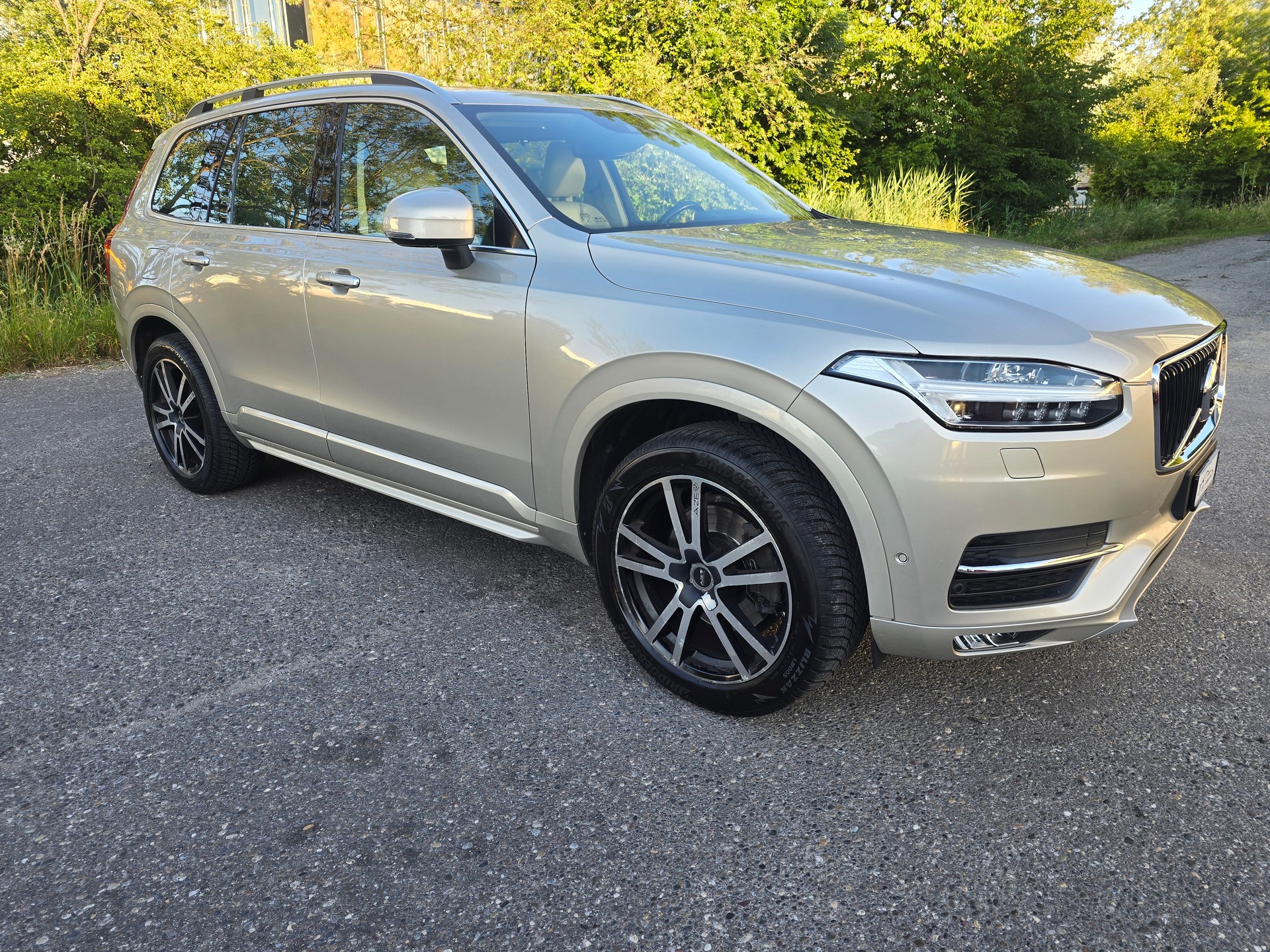 VOLVO XC90 D5 AWD Momentum Geartronic-showroom-element-1