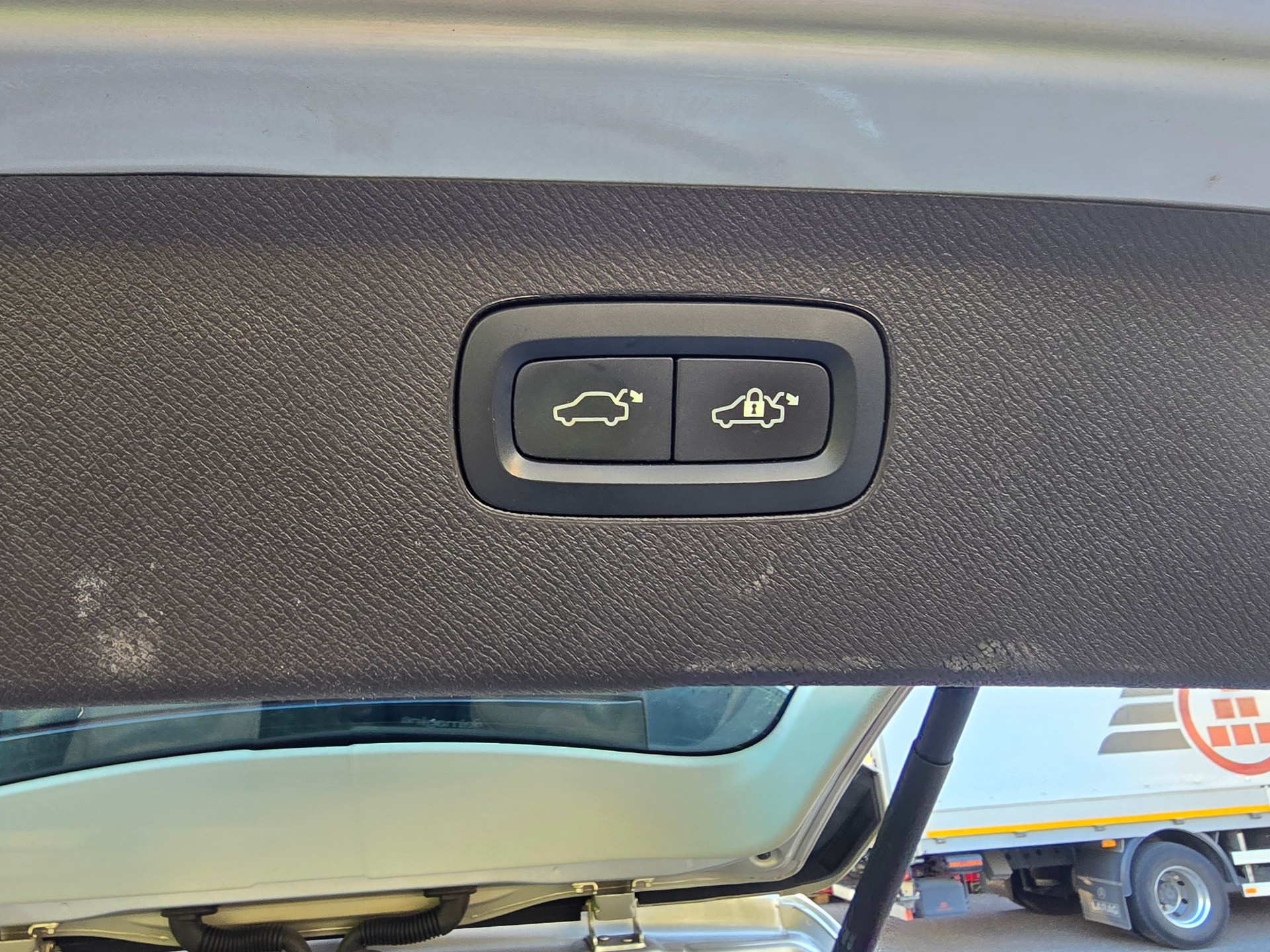 VOLVO XC90 D5 AWD Momentum Geartronic-image-9