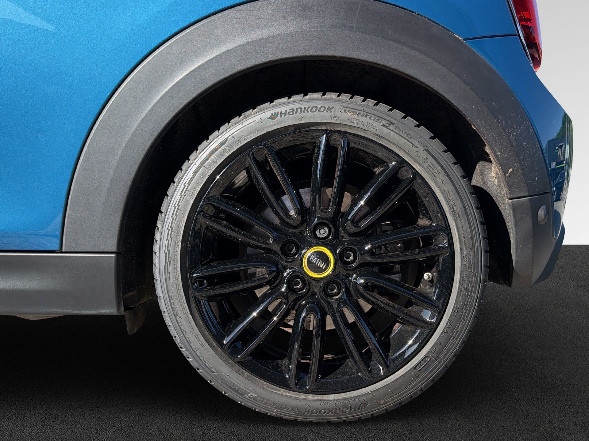 MINI Cooper SE Mosaert Edition-showroom-element-1