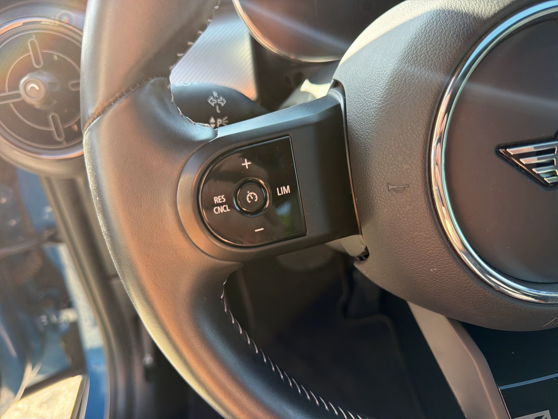 MINI Cooper SE Mosaert Edition-image-10