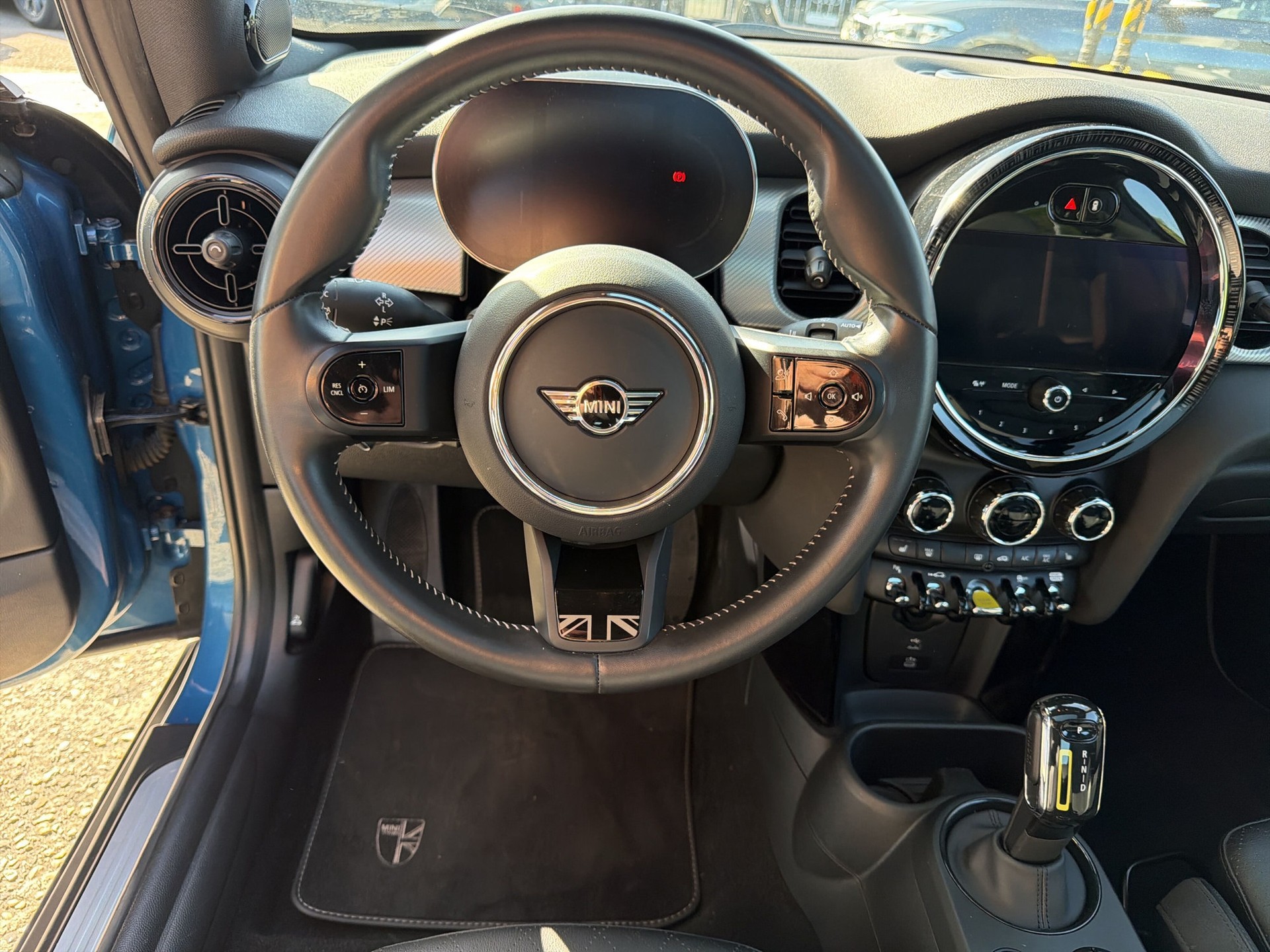MINI Cooper SE Mosaert Edition-image-6