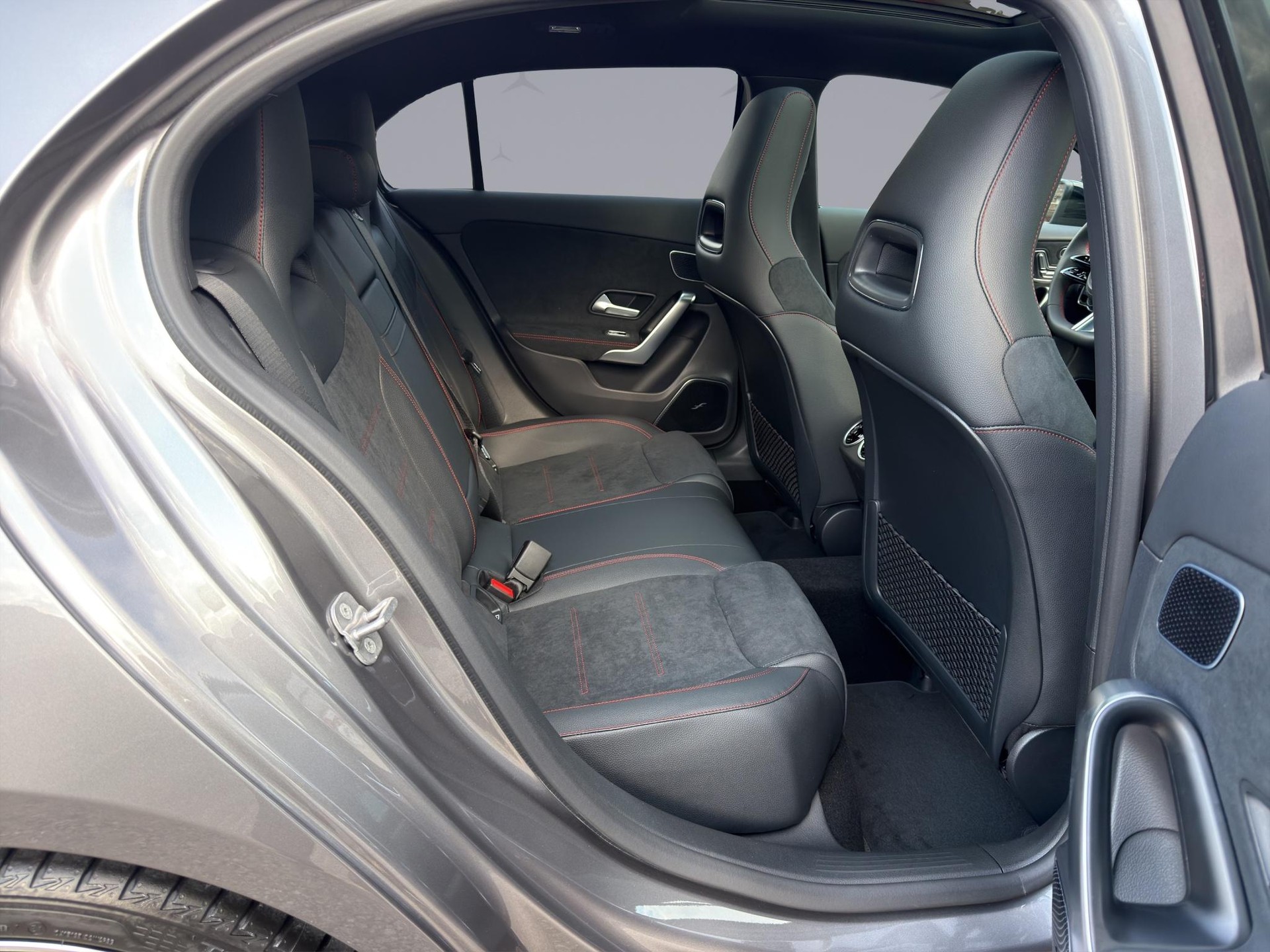 MERCEDES-BENZ A 250 AMG Line 4m-image-17