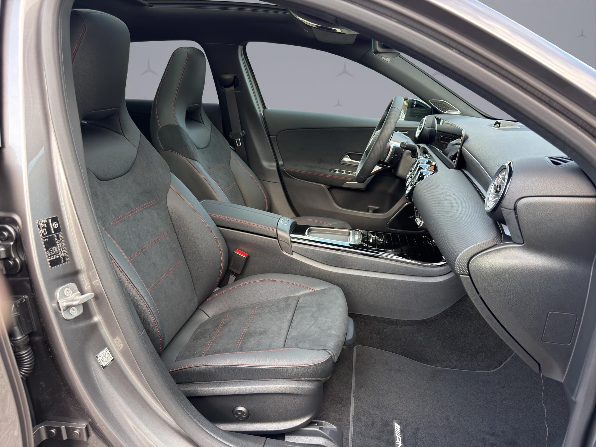 MERCEDES-BENZ A 250 AMG Line 4m-image-16