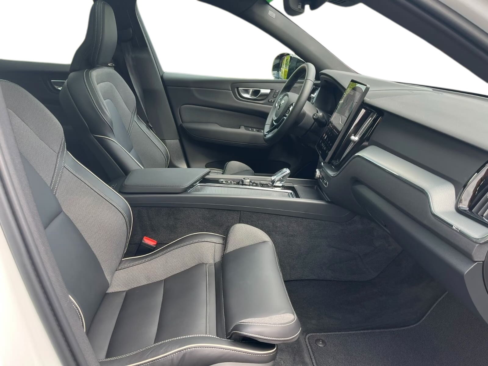 VOLVO XC60 T6 eAWD PluginHybrid Ultra Dark Geartronic-image-15