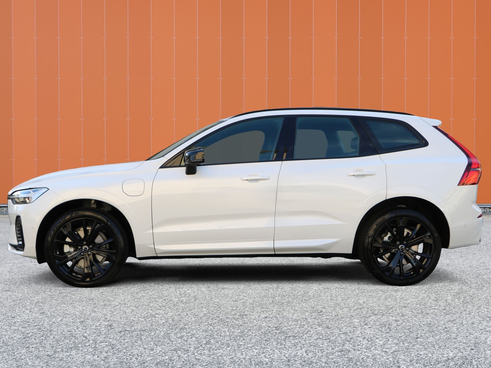 VOLVO XC60 T6 eAWD PluginHybrid Ultra Dark Geartronic-showroom-element-1