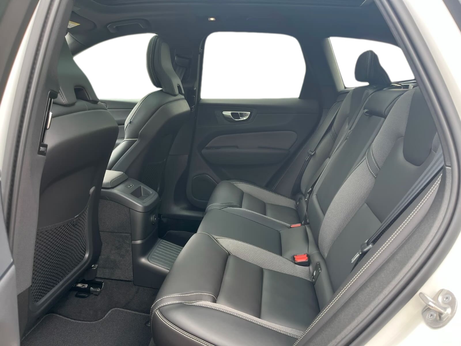 VOLVO XC60 T6 eAWD PluginHybrid Ultra Dark Geartronic-image-10