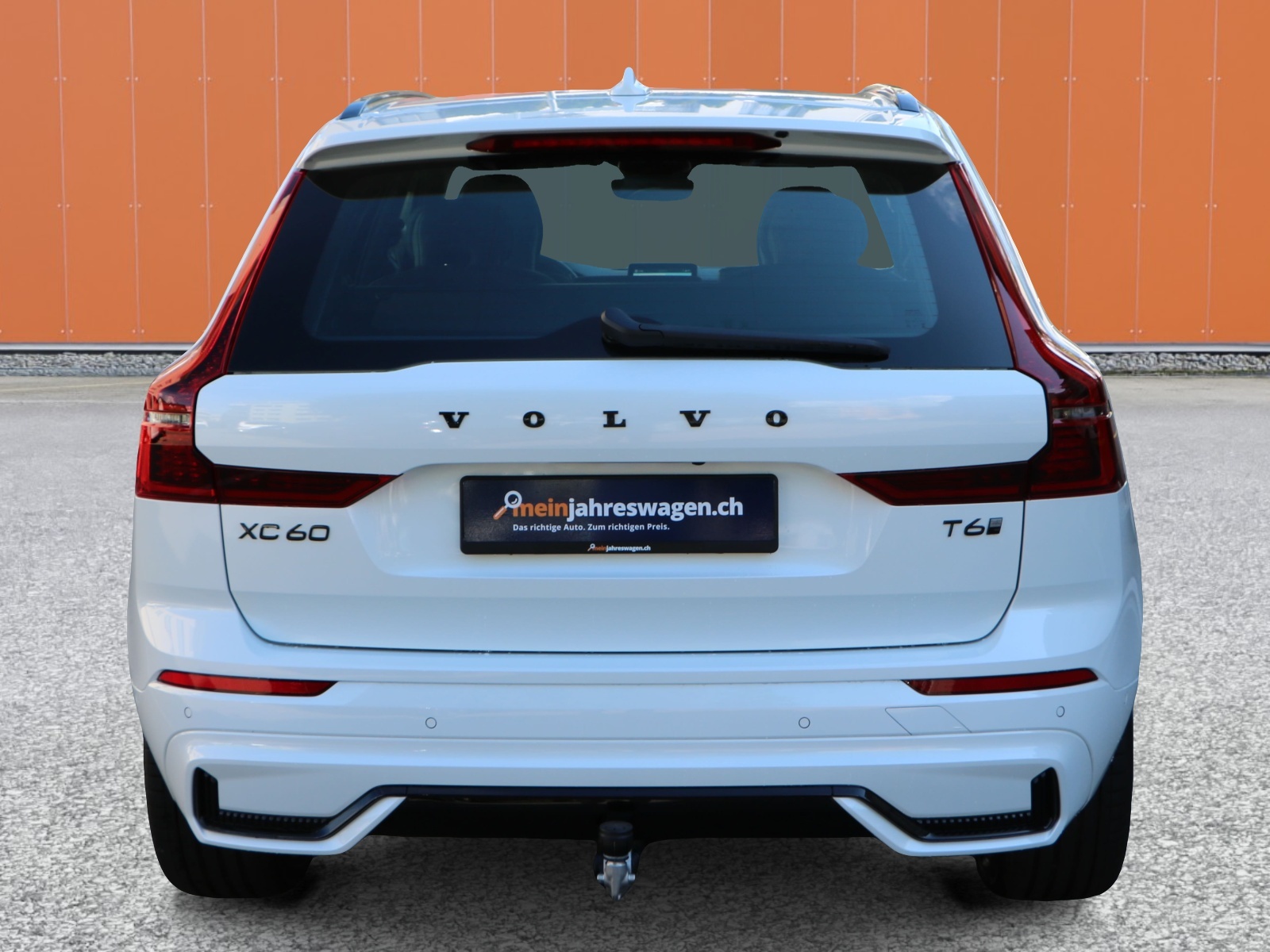 VOLVO XC60 T6 eAWD PluginHybrid Ultra Dark Geartronic-showroom-element-3