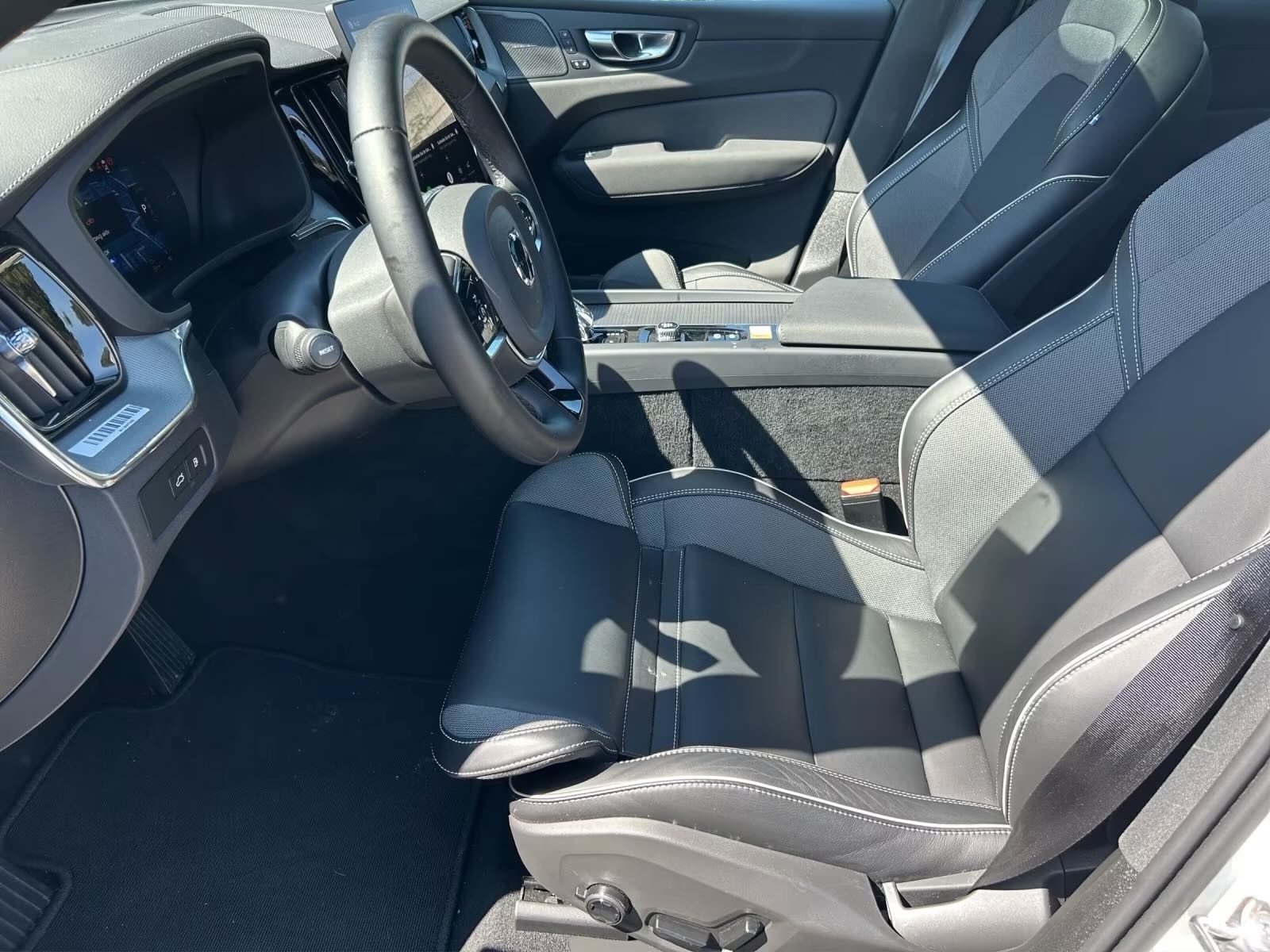 VOLVO XC60 T6 eAWD PluginHybrid Ultra Dark Geartronic-image-9
