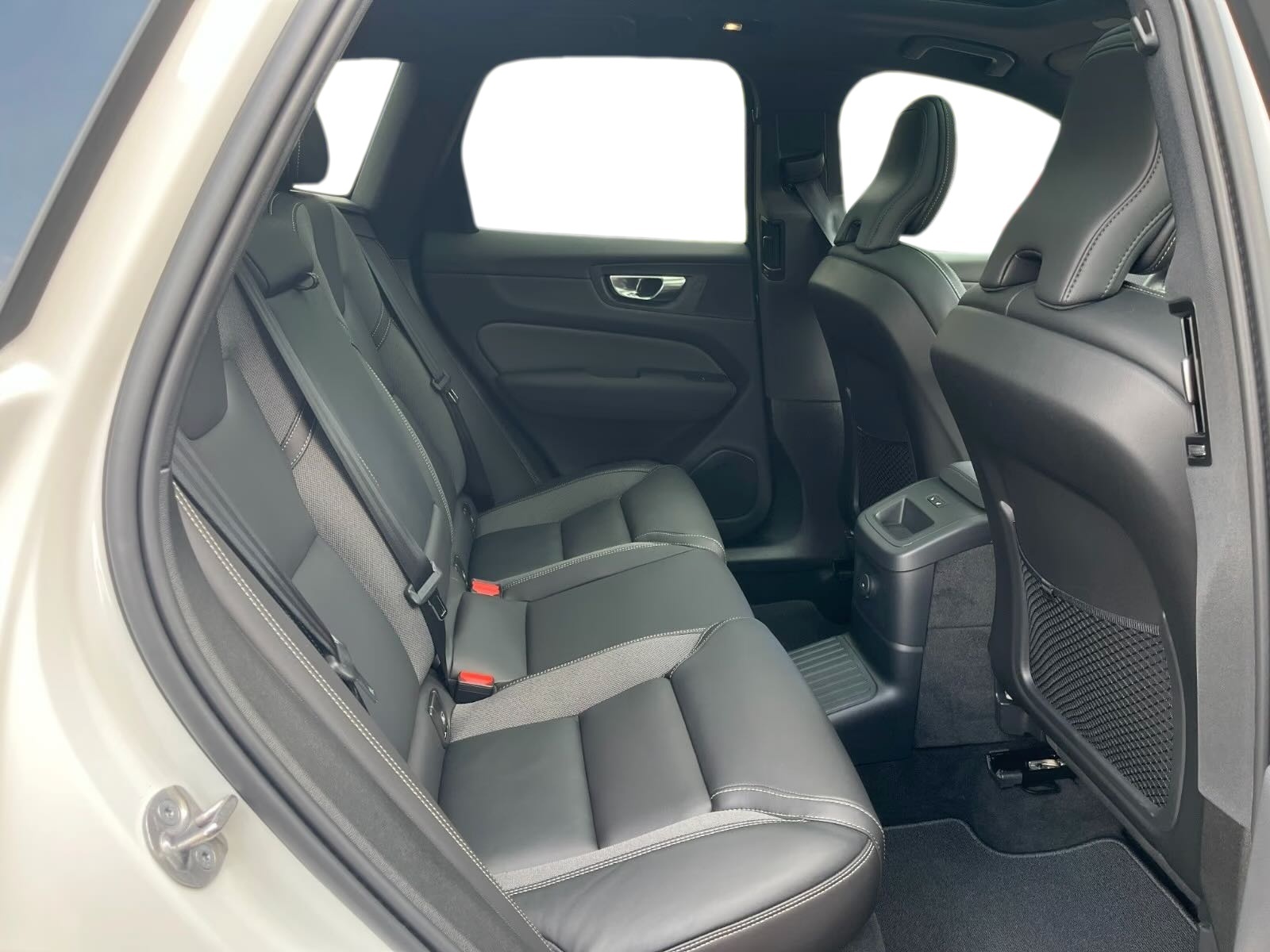 VOLVO XC60 T6 eAWD PluginHybrid Ultra Dark Geartronic-image-13