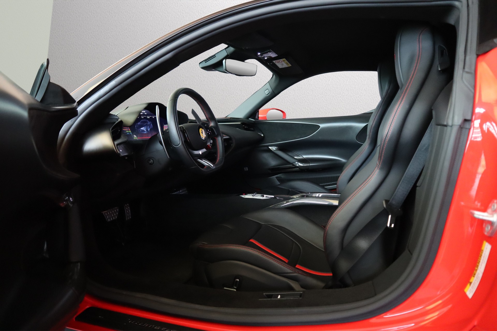 FERRARI SF90 Stradale-showroom-element-3