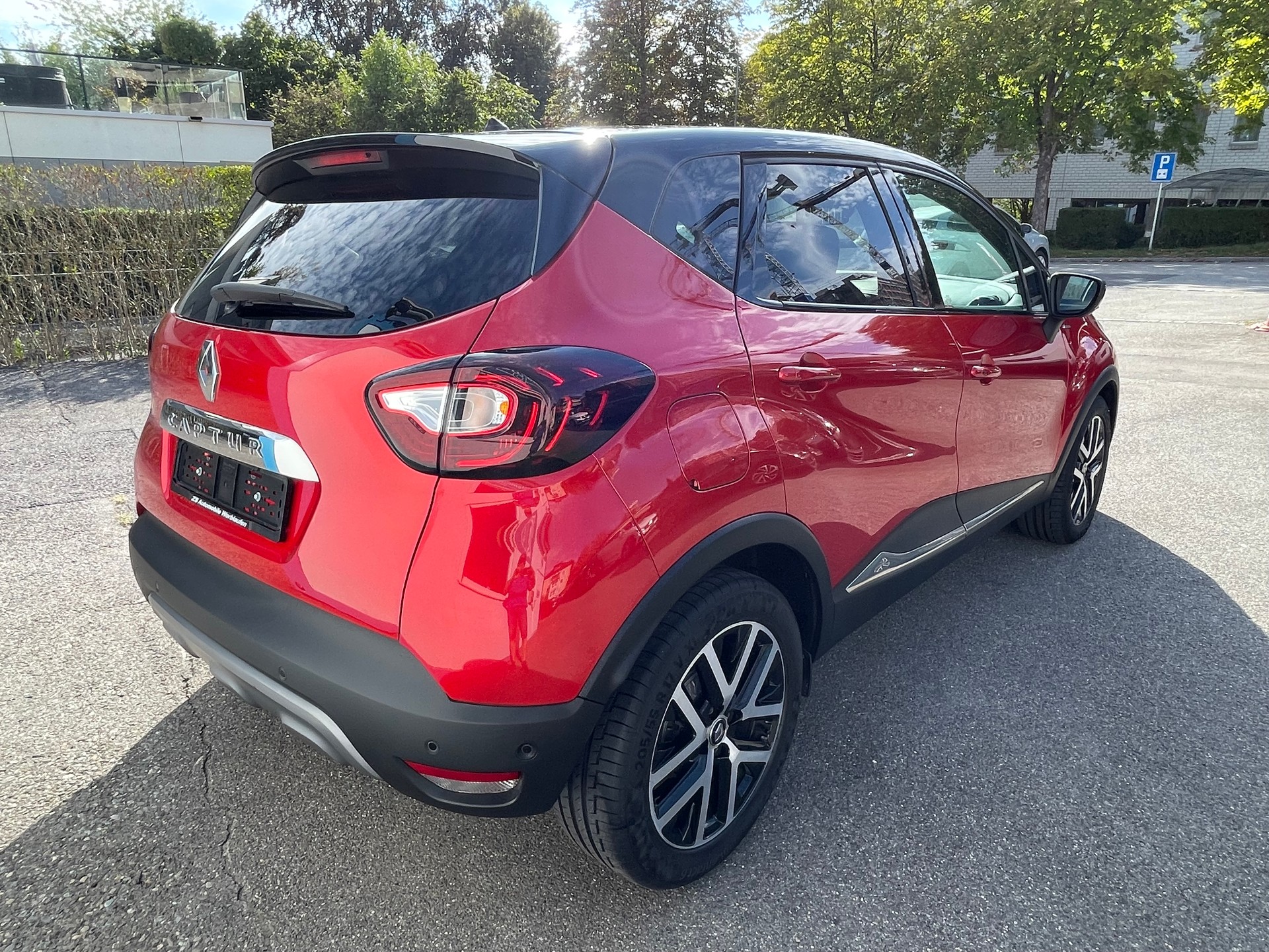 RENAULT Captur 1.3 T 16V Red Edition EDC-image-3