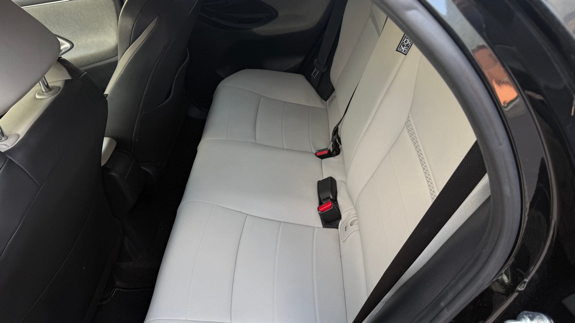 TOYOTA Yaris 1.5 Premium e-CVT-image-11