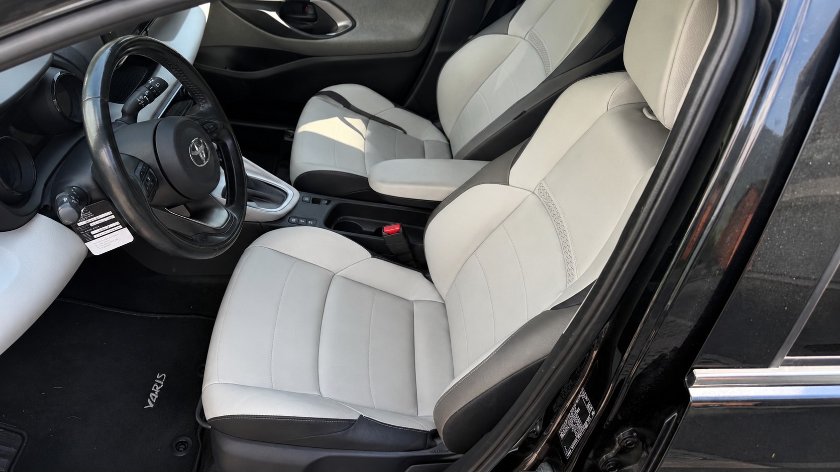 TOYOTA Yaris 1.5 Premium e-CVT-image-4
