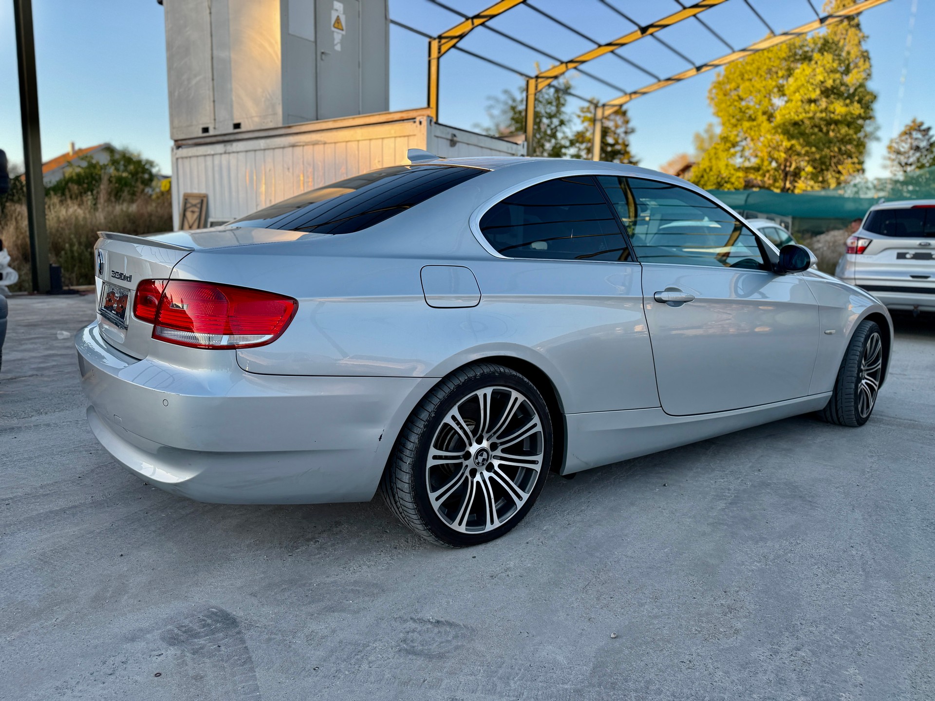 BMW BMW 330d Coupé-image-5