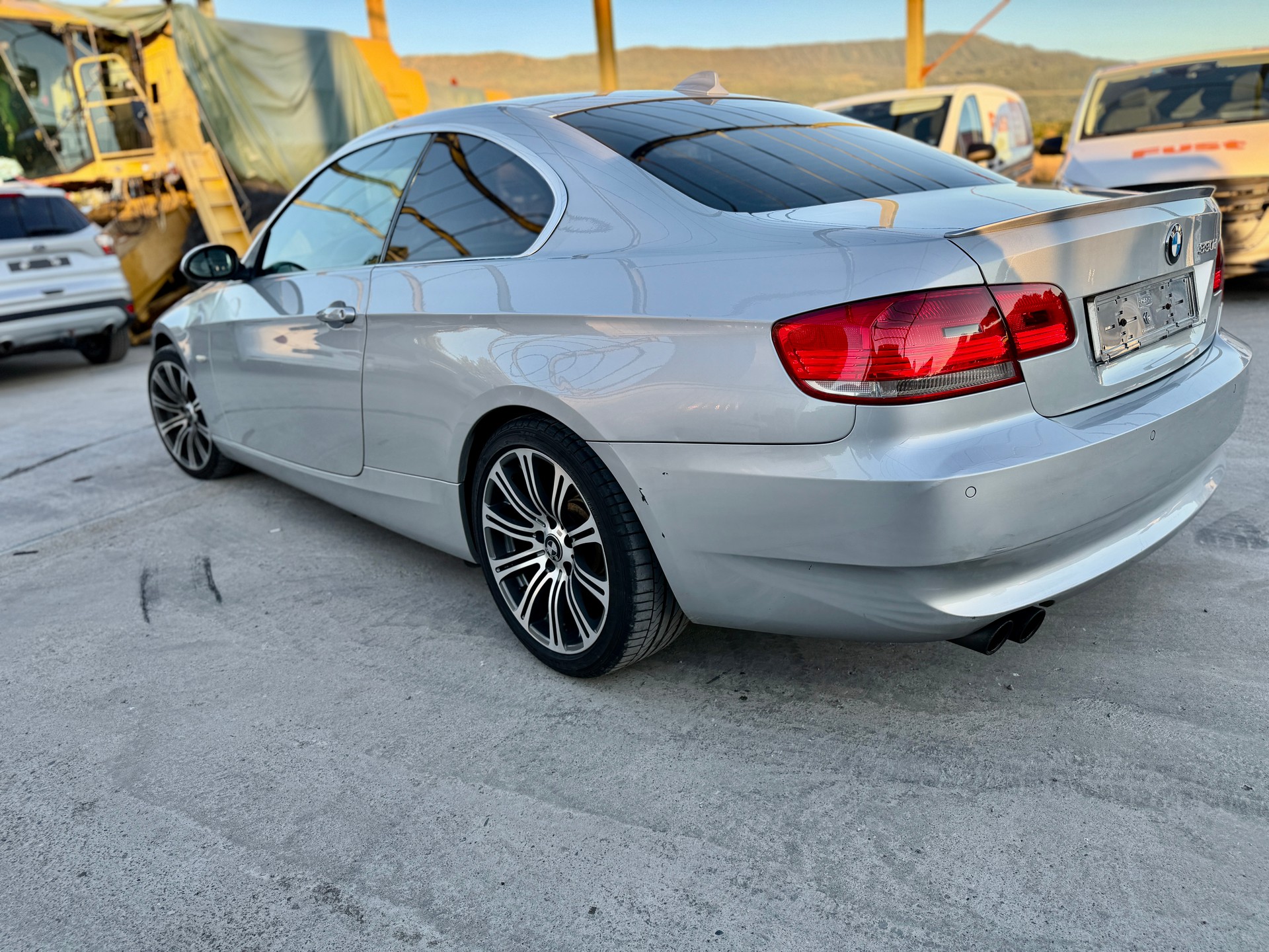 BMW BMW 330d Coupé-image-6