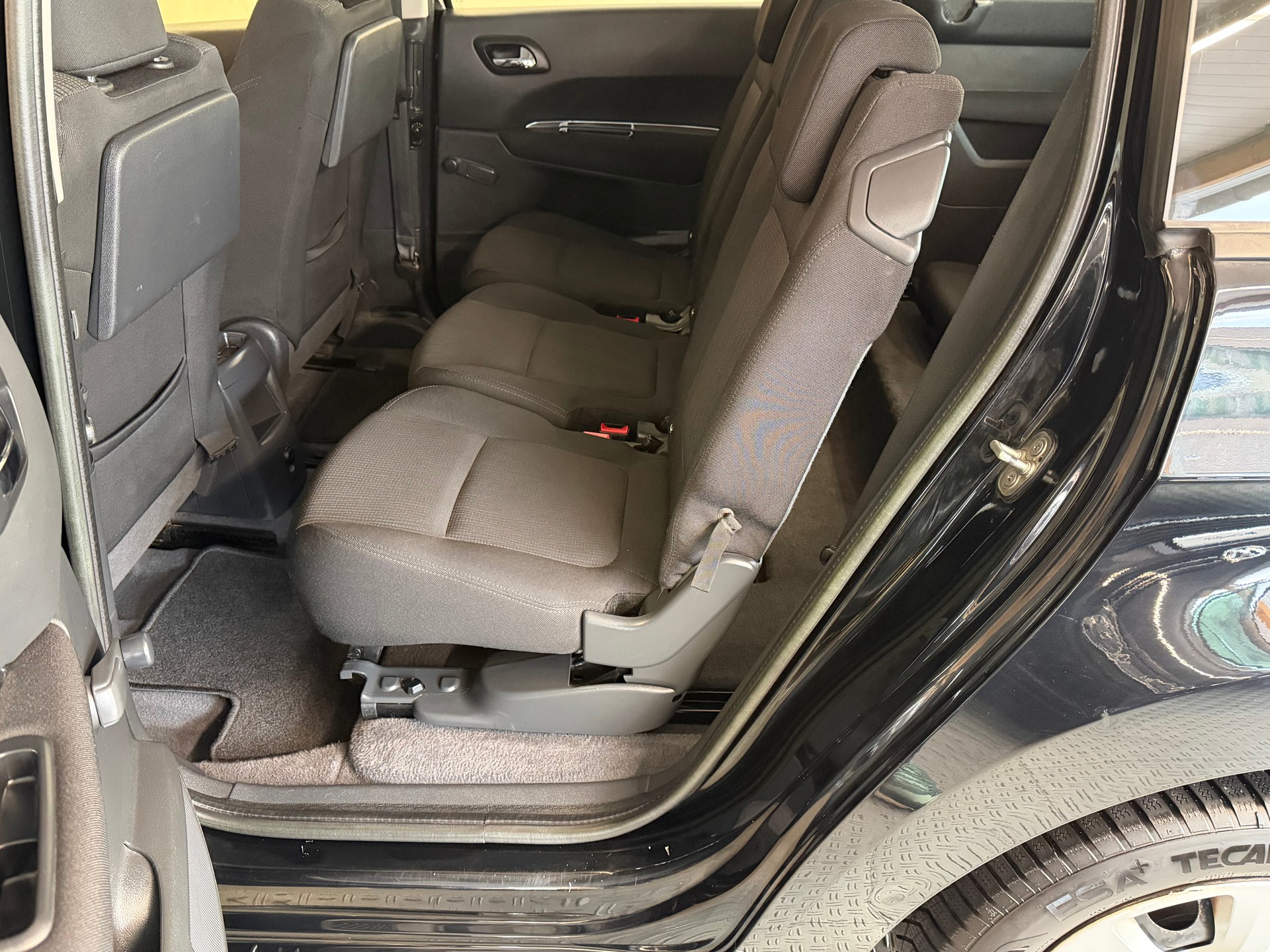 PEUGEOT 5008 1.6 16V VTI Sport-image-13