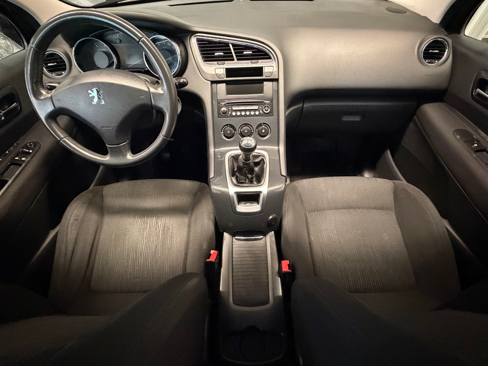 PEUGEOT 5008 1.6 16V VTI Sport-image-8