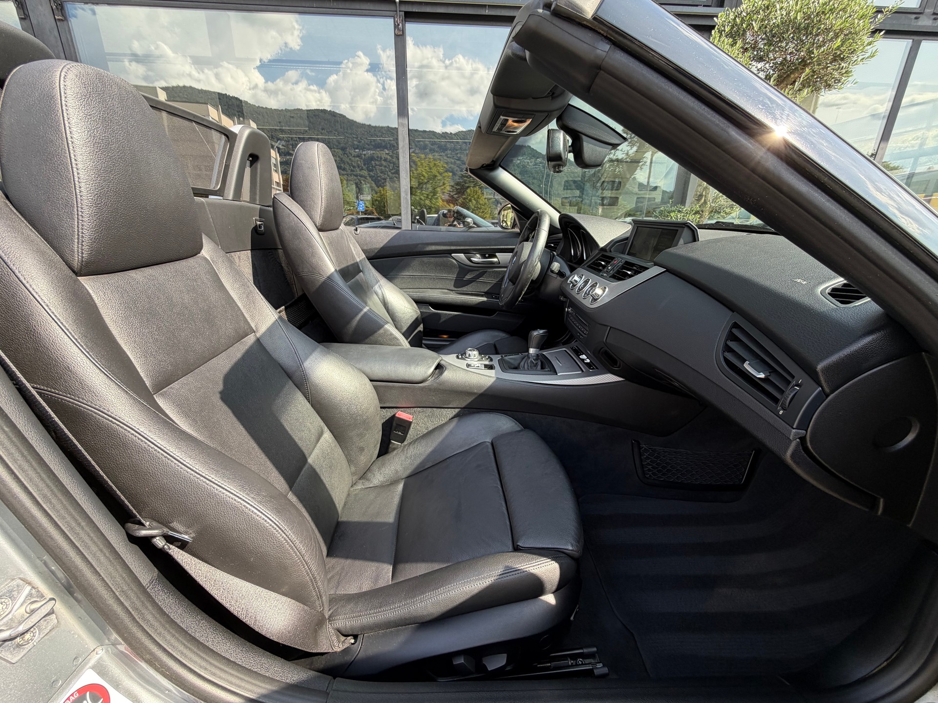 BMW Z4 sDrive35i-image-12