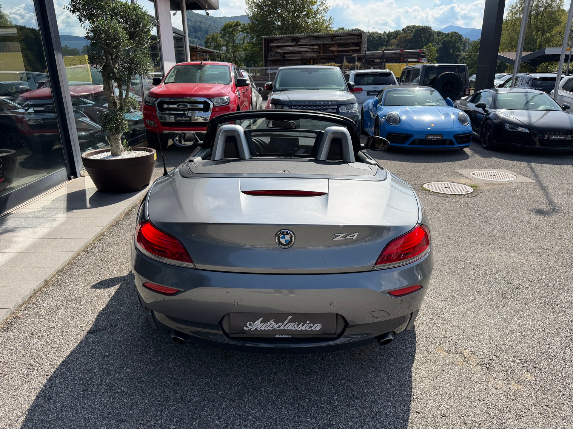 BMW Z4 sDrive35i-showroom-element-2
