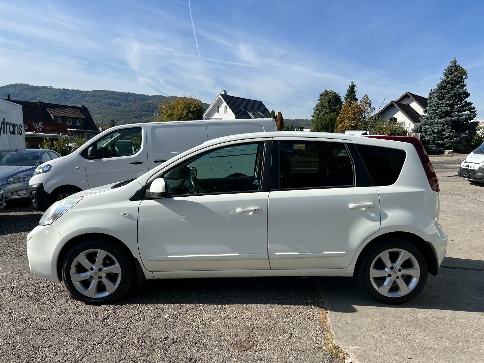 NISSAN NOTE-showroom-element-1