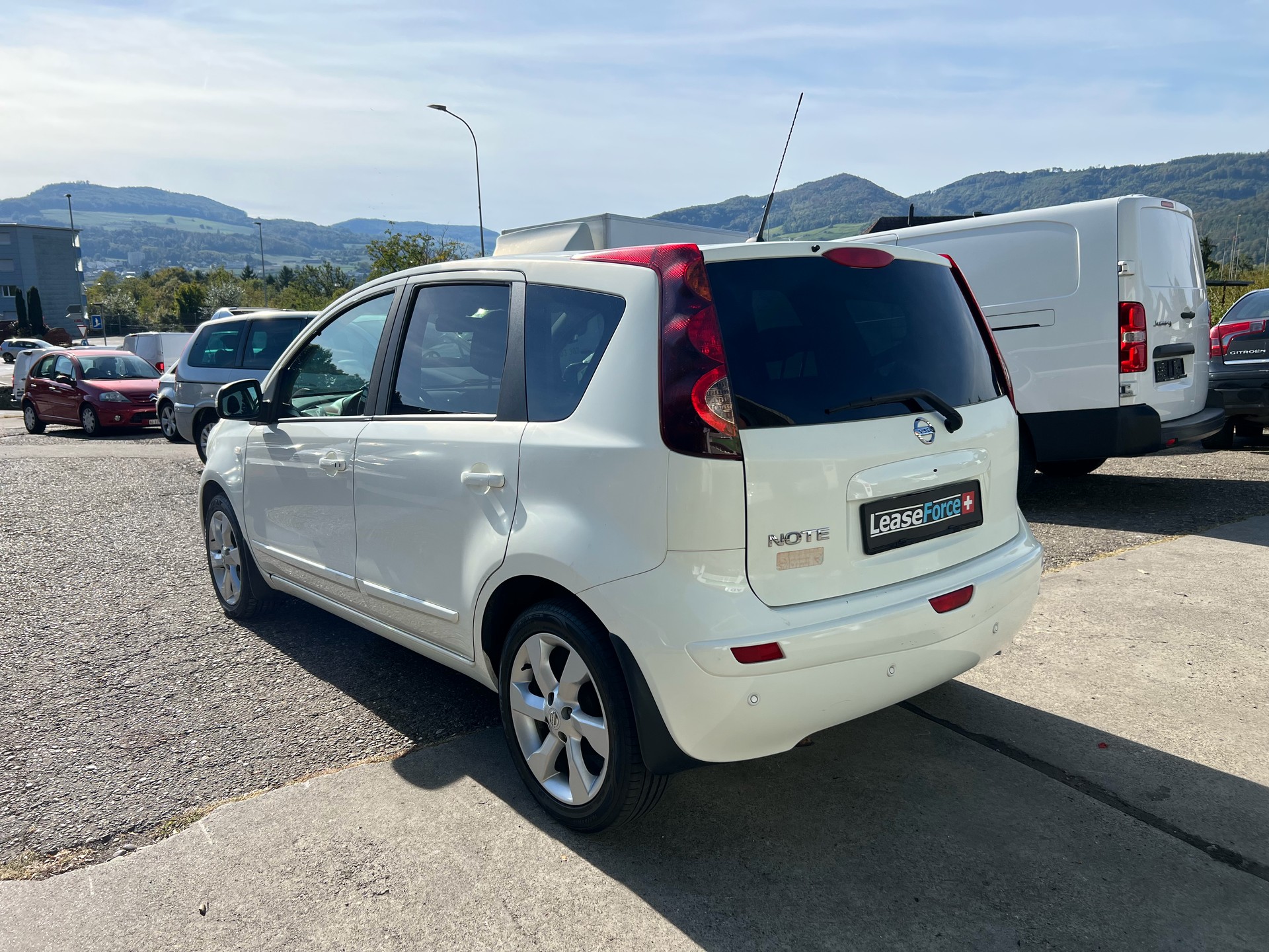 NISSAN NOTE-showroom-element-2