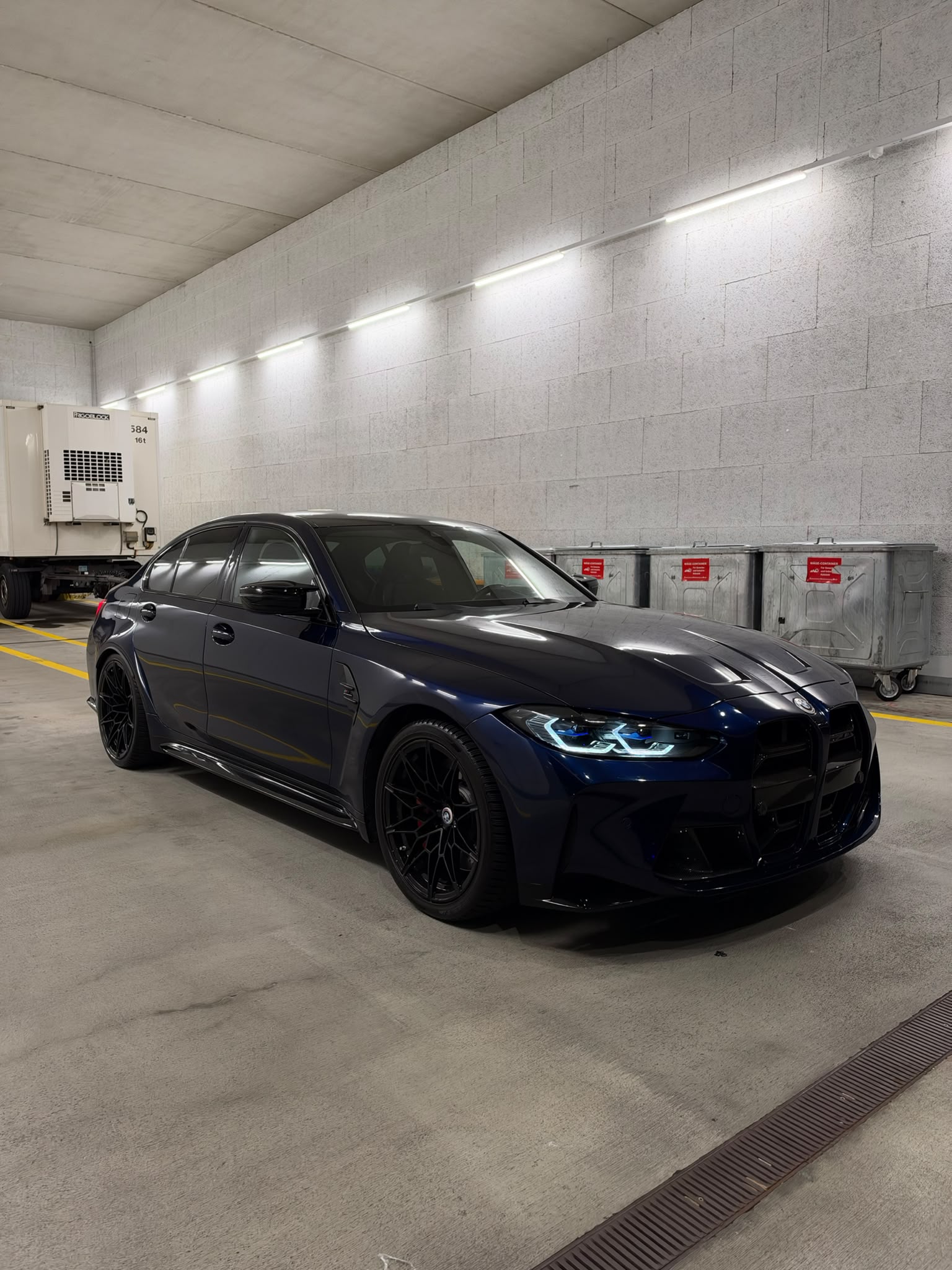 BMW M3 Competition M xDrive-showroom-element-2