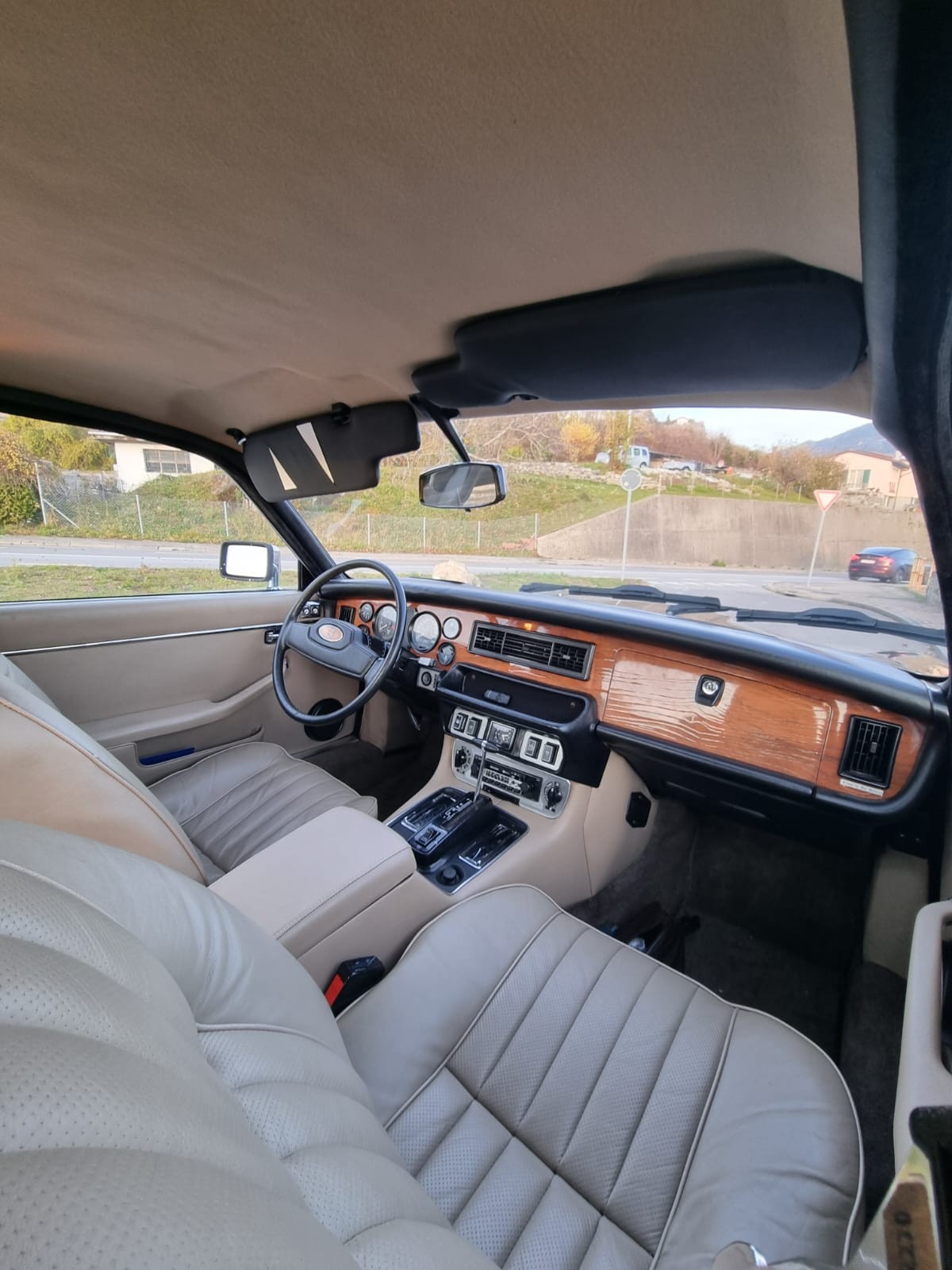 JAGUAR XJ12 5.3 HE Sovereign-image-7