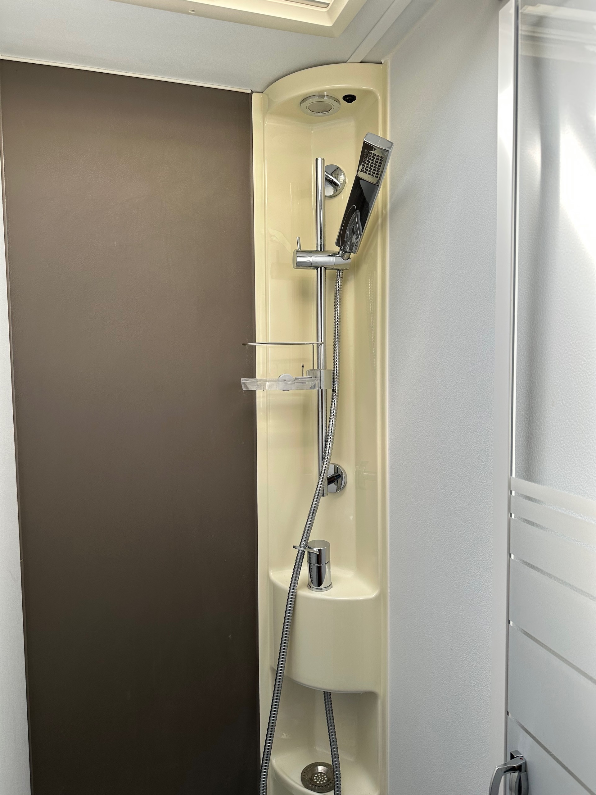 ADRIA Coral Axess S 670 SL-image-14