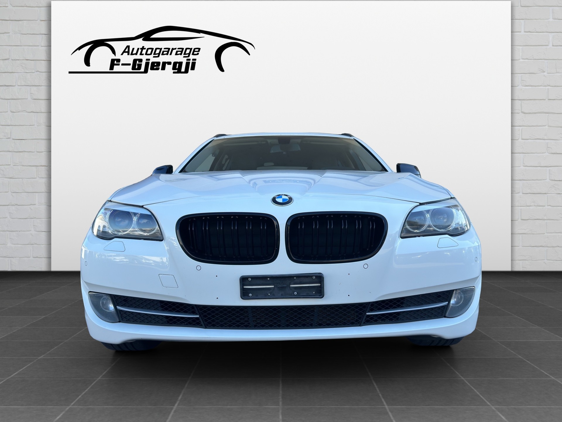 BMW 525d Touring xDrive Steptronic-showroom-element-2