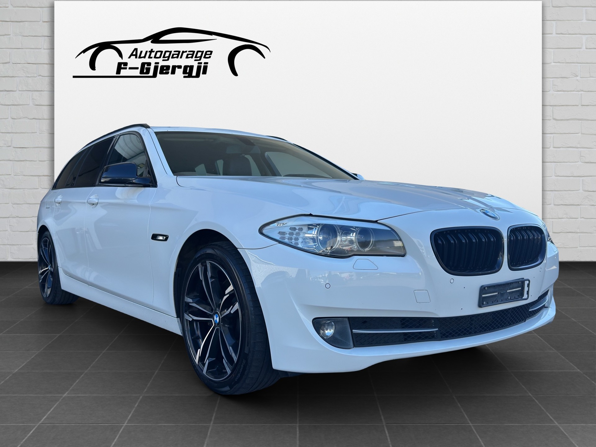 BMW 525d Touring xDrive Steptronic-showroom-element-1
