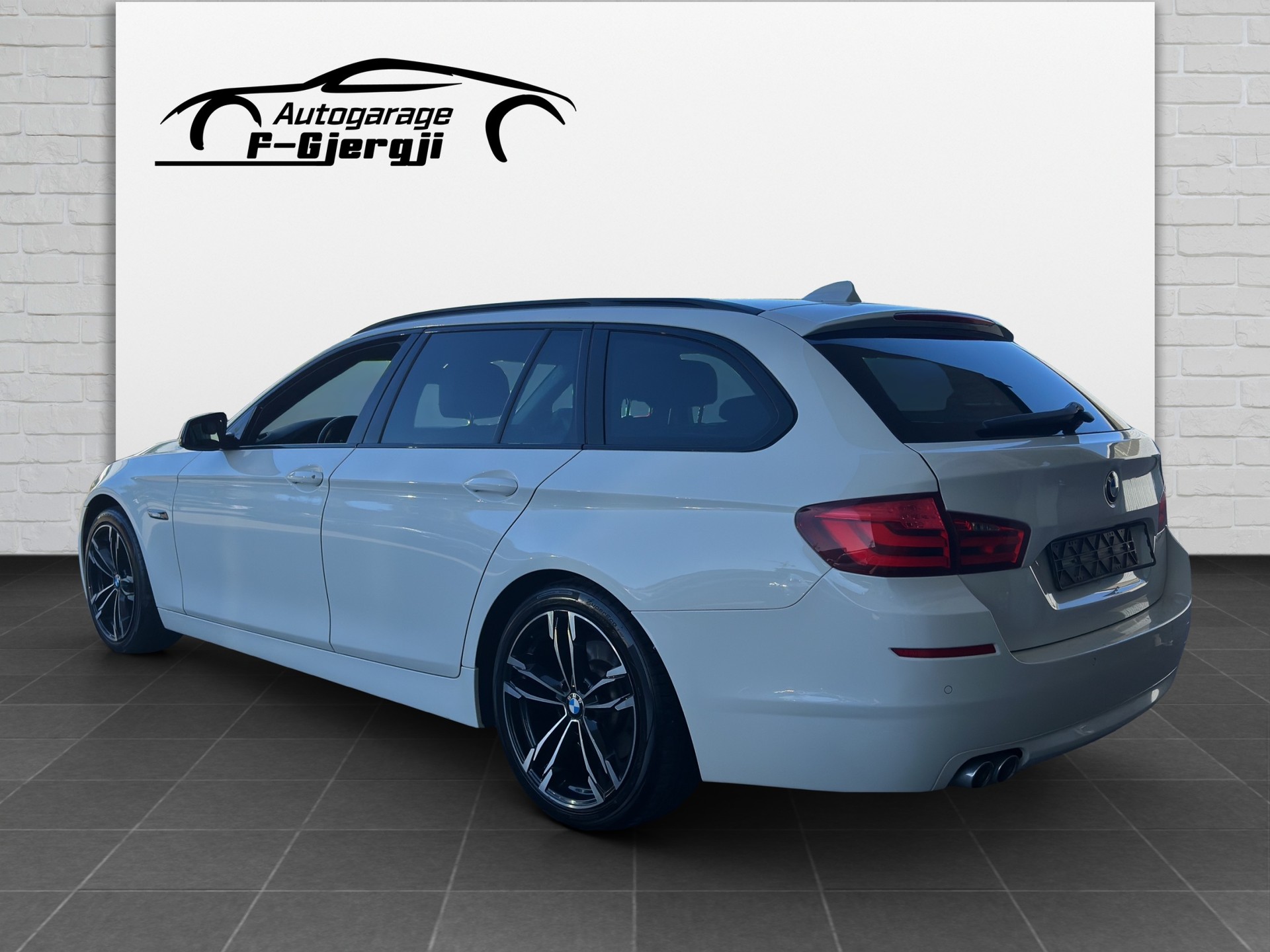 BMW 525d Touring xDrive Steptronic-showroom-element-3