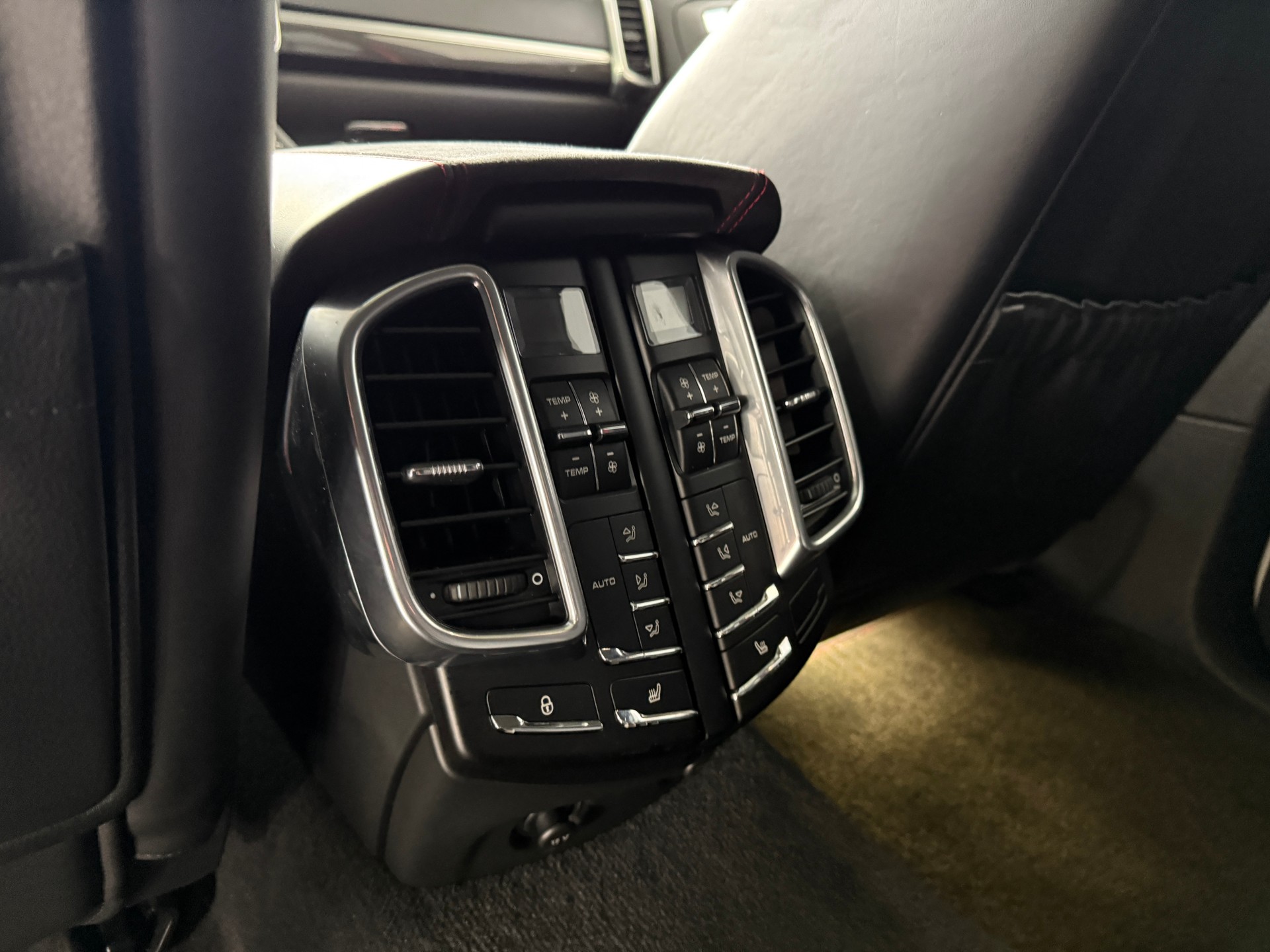 PORSCHE Cayenne GTS-image-9