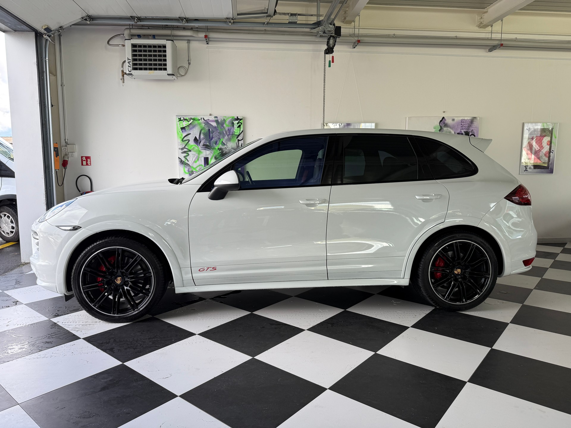PORSCHE Cayenne GTS-image-2
