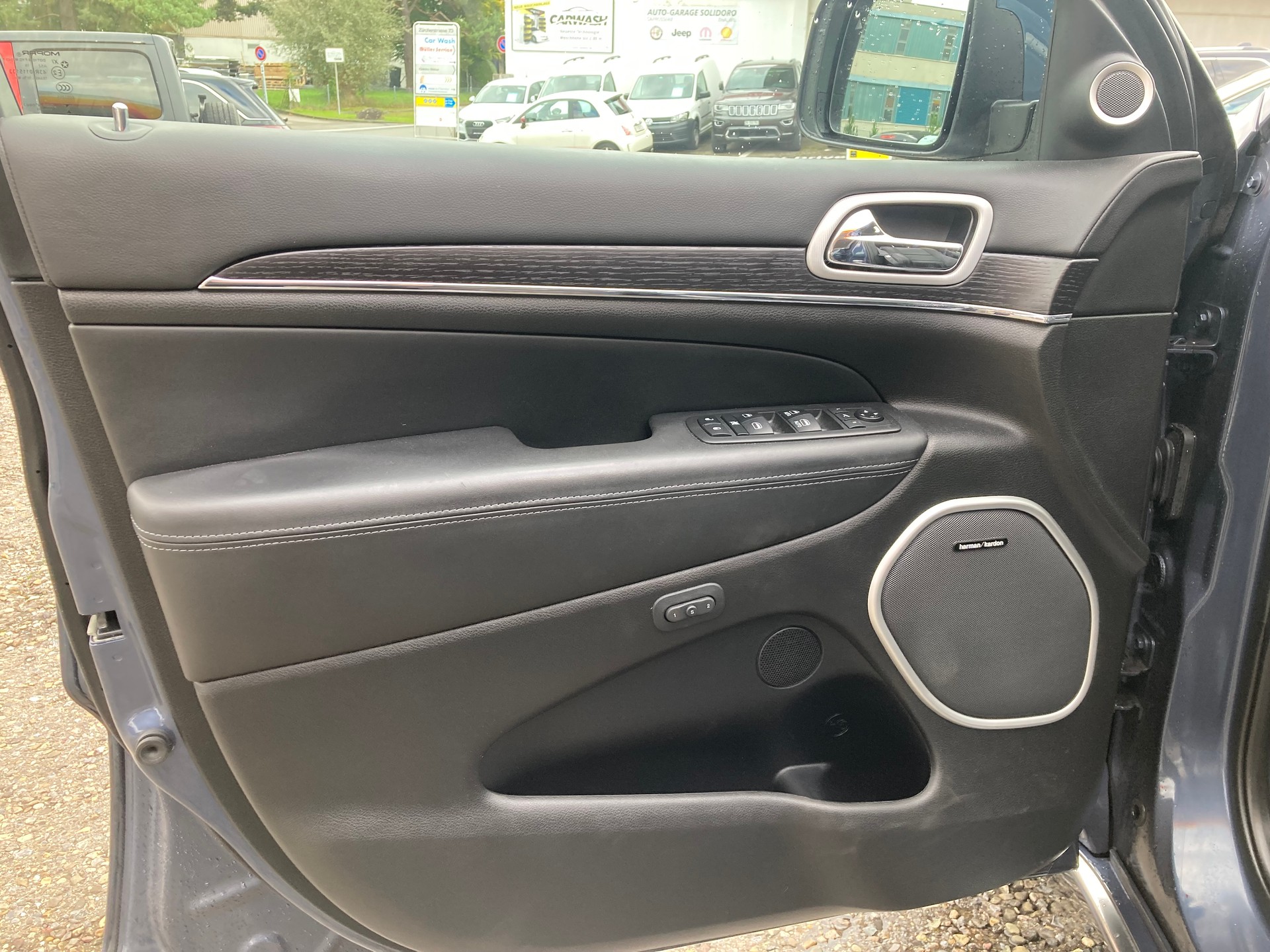 JEEP Grand Cherokee 3.0 CRD Summit Automatic-image-3