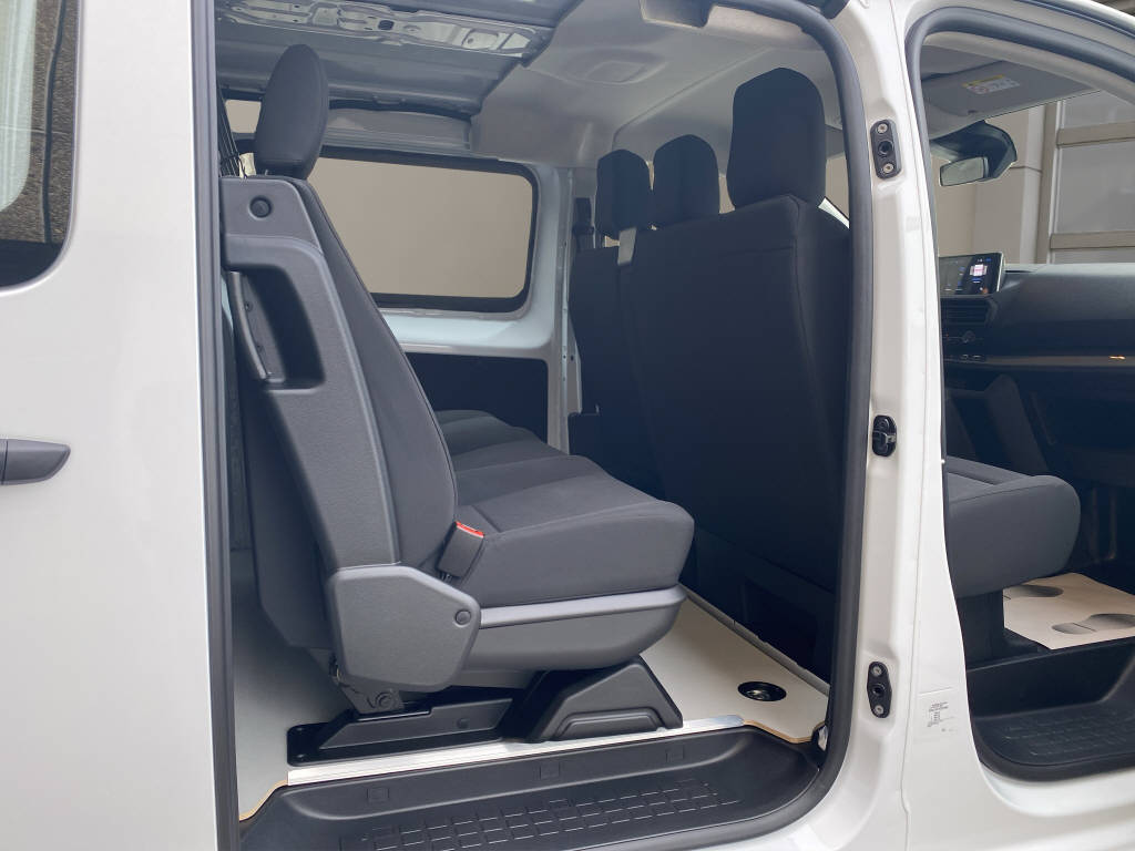 PEUGEOT Expert Fourgon Standard Double Cabine Diesel 120ch Manuelle-image-6