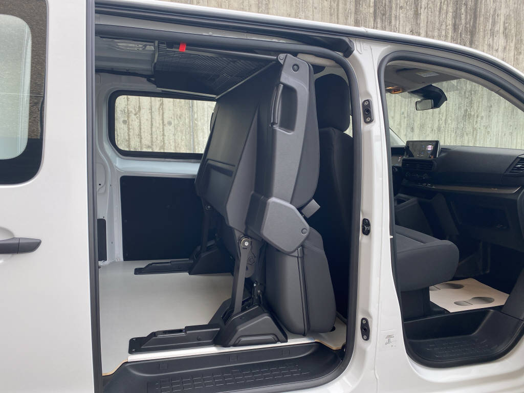 PEUGEOT Expert Fourgon Standard Double Cabine Diesel 120ch Manuelle-image-7
