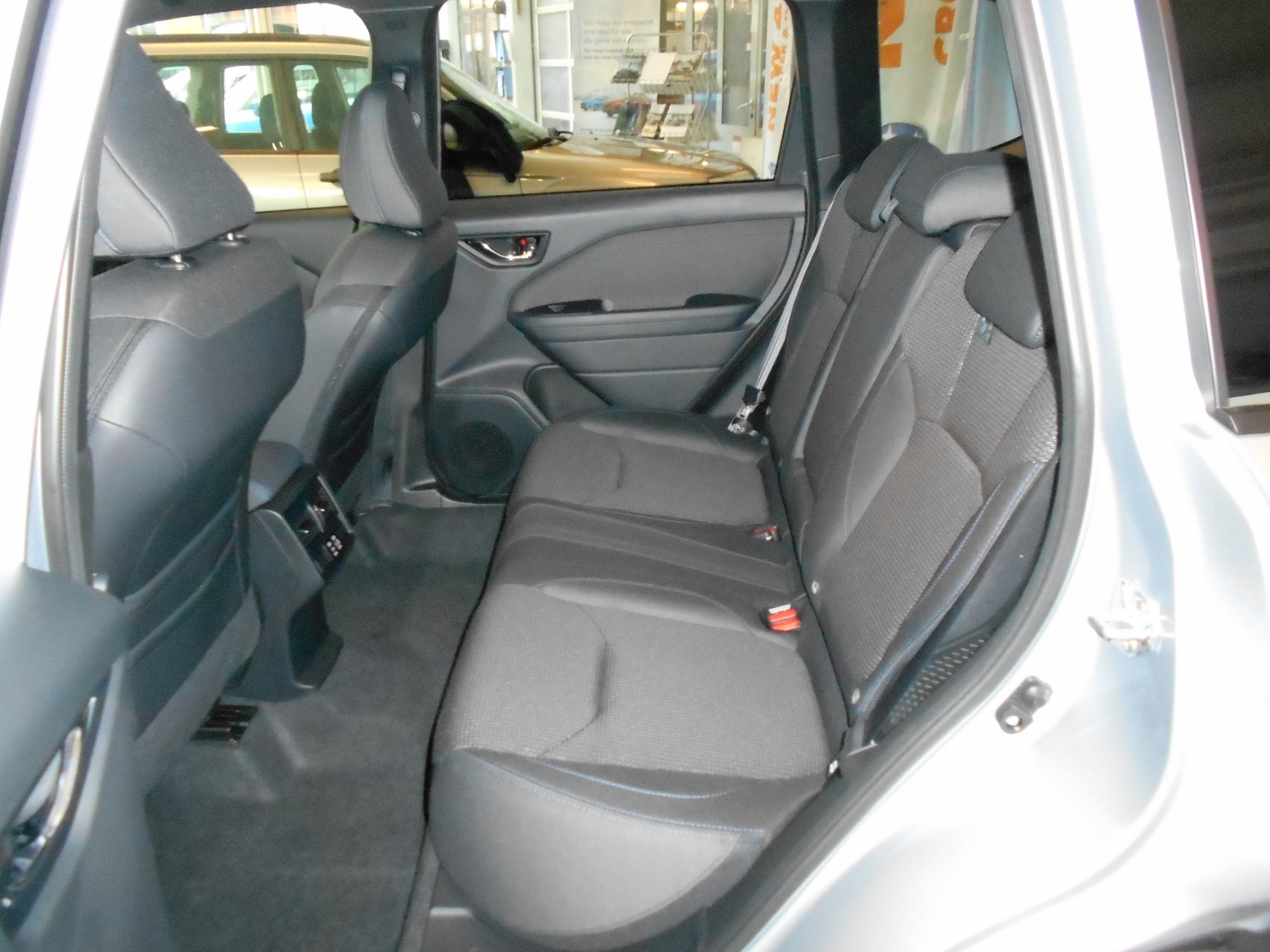 SUBARU Forester 2.0i e-Boxer Swiss Plus Lineartronic-image-9