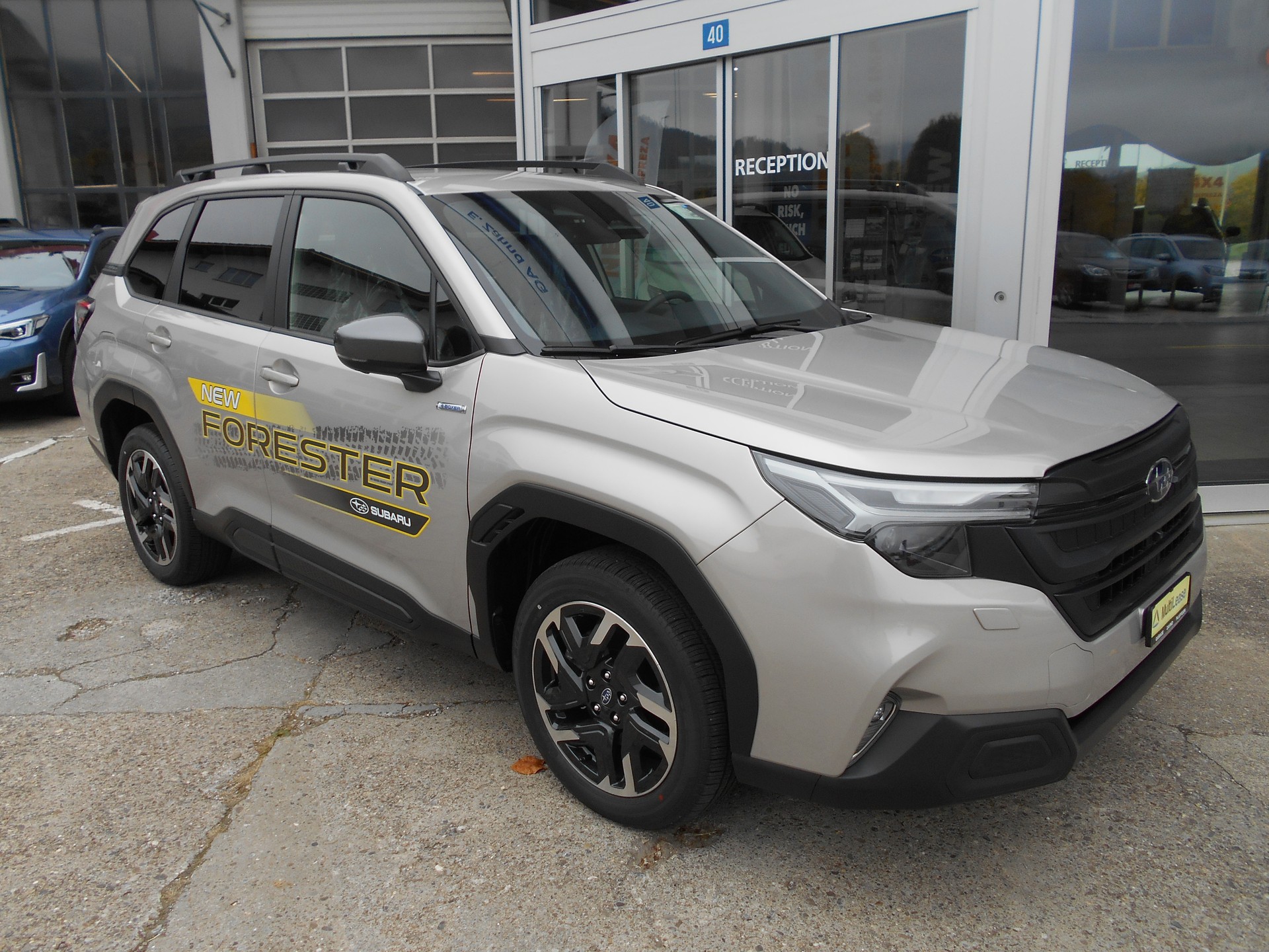 SUBARU Forester 2.0i e-Boxer Swiss Plus Lineartronic-image-3