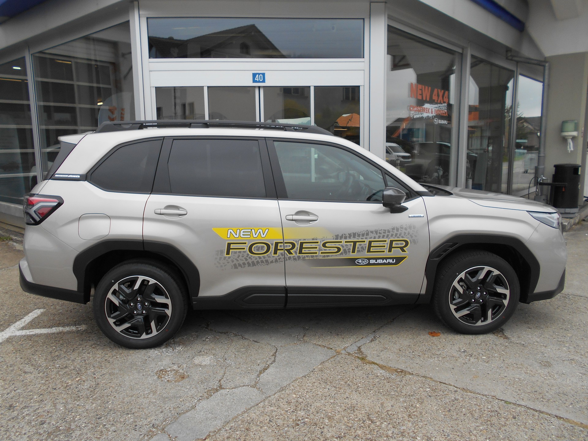 SUBARU Forester 2.0i e-Boxer Swiss Plus Lineartronic-image-4