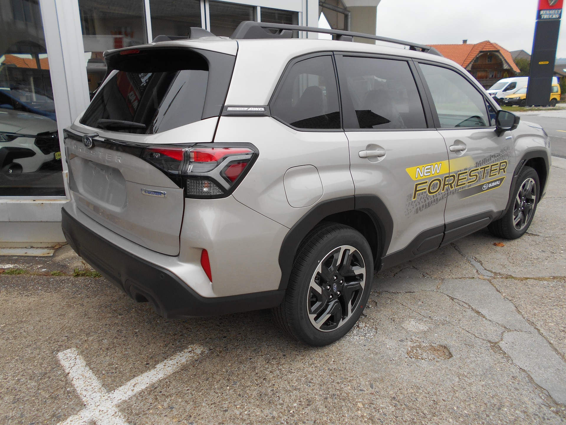 SUBARU Forester 2.0i e-Boxer Swiss Plus Lineartronic-image-5